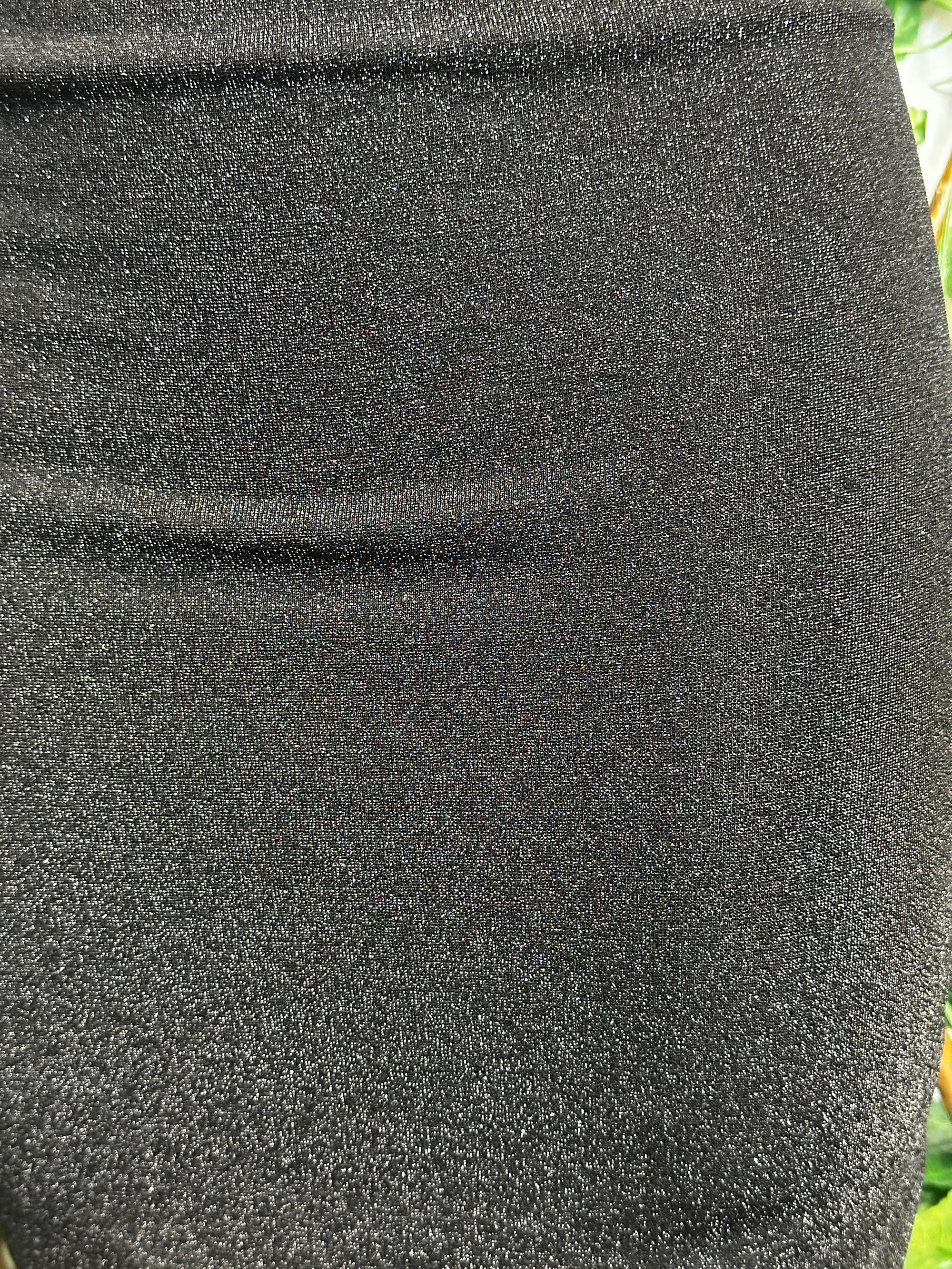 Vestito brillantinato con la scollatura profonda e schiena scoperta