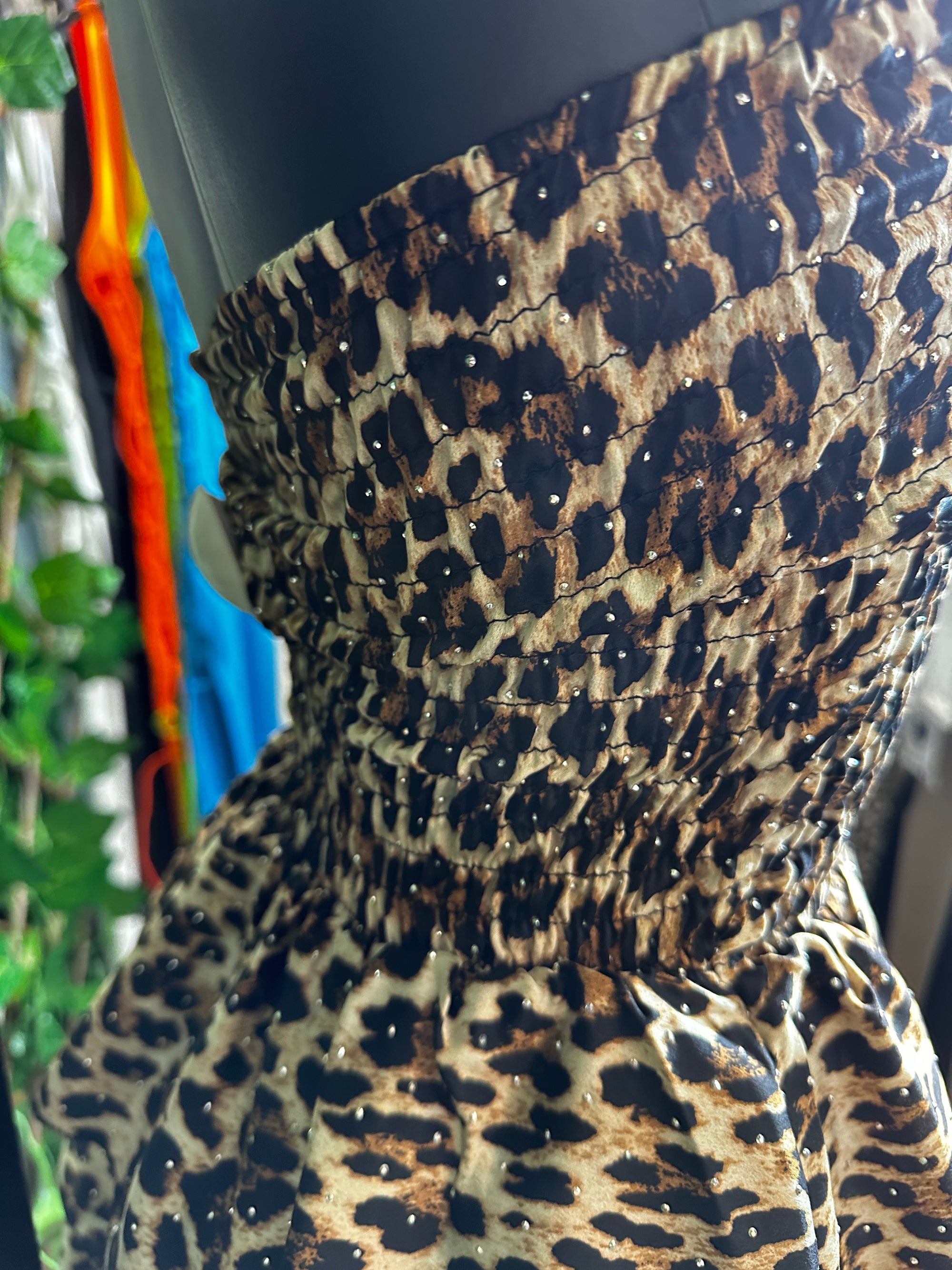 Vestito leopardato corto con brillantini