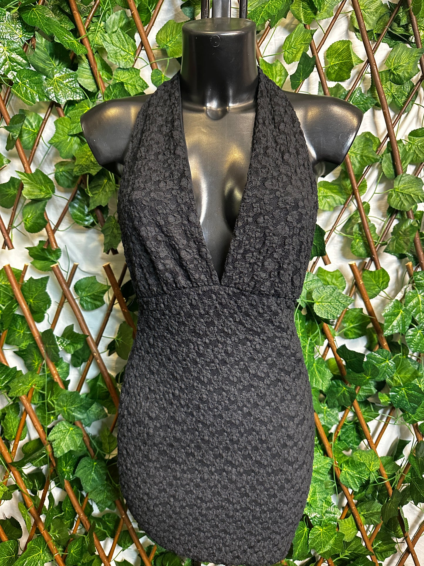 Crepe style: short dress with a deep neckline | one size