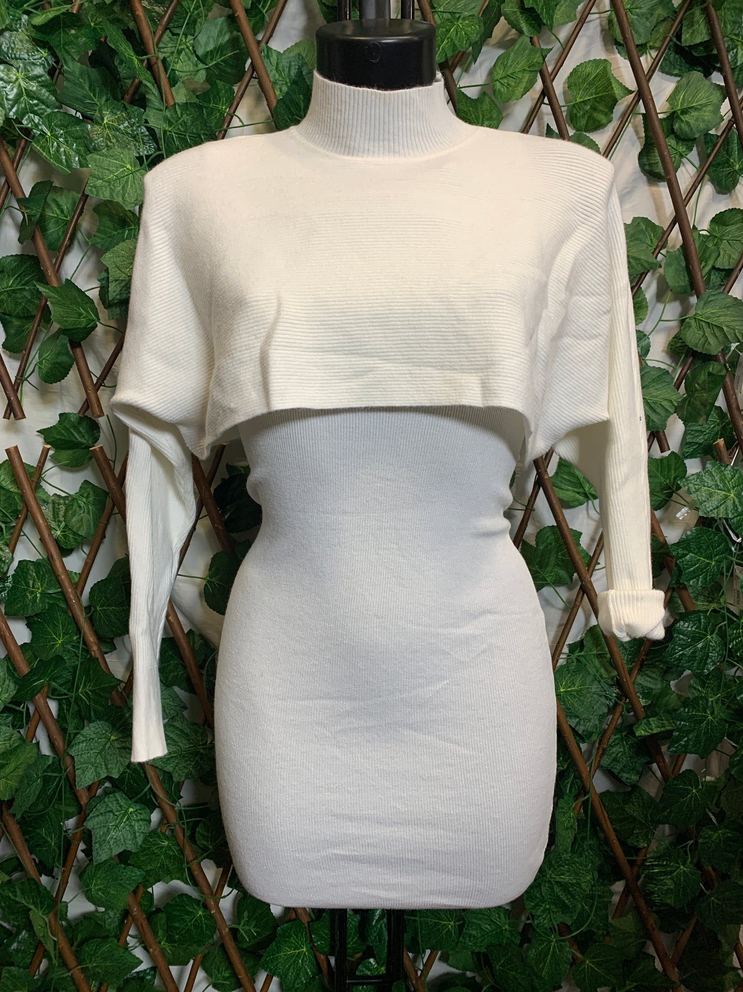 Completo in maglia: vestito corto e una copre spalle