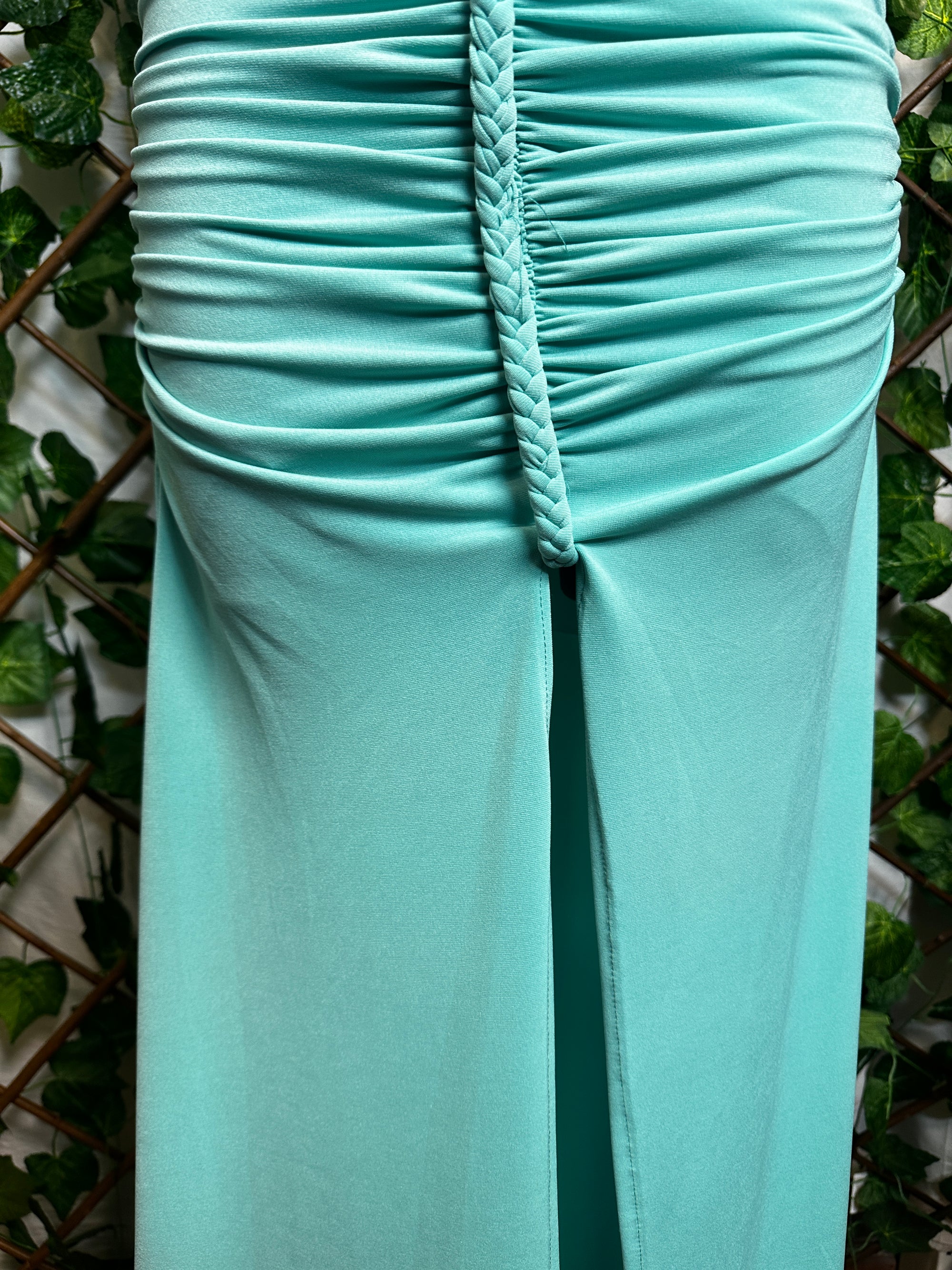 Vestito lungo con cut-out sulla vita con dettaglio corda e spacco