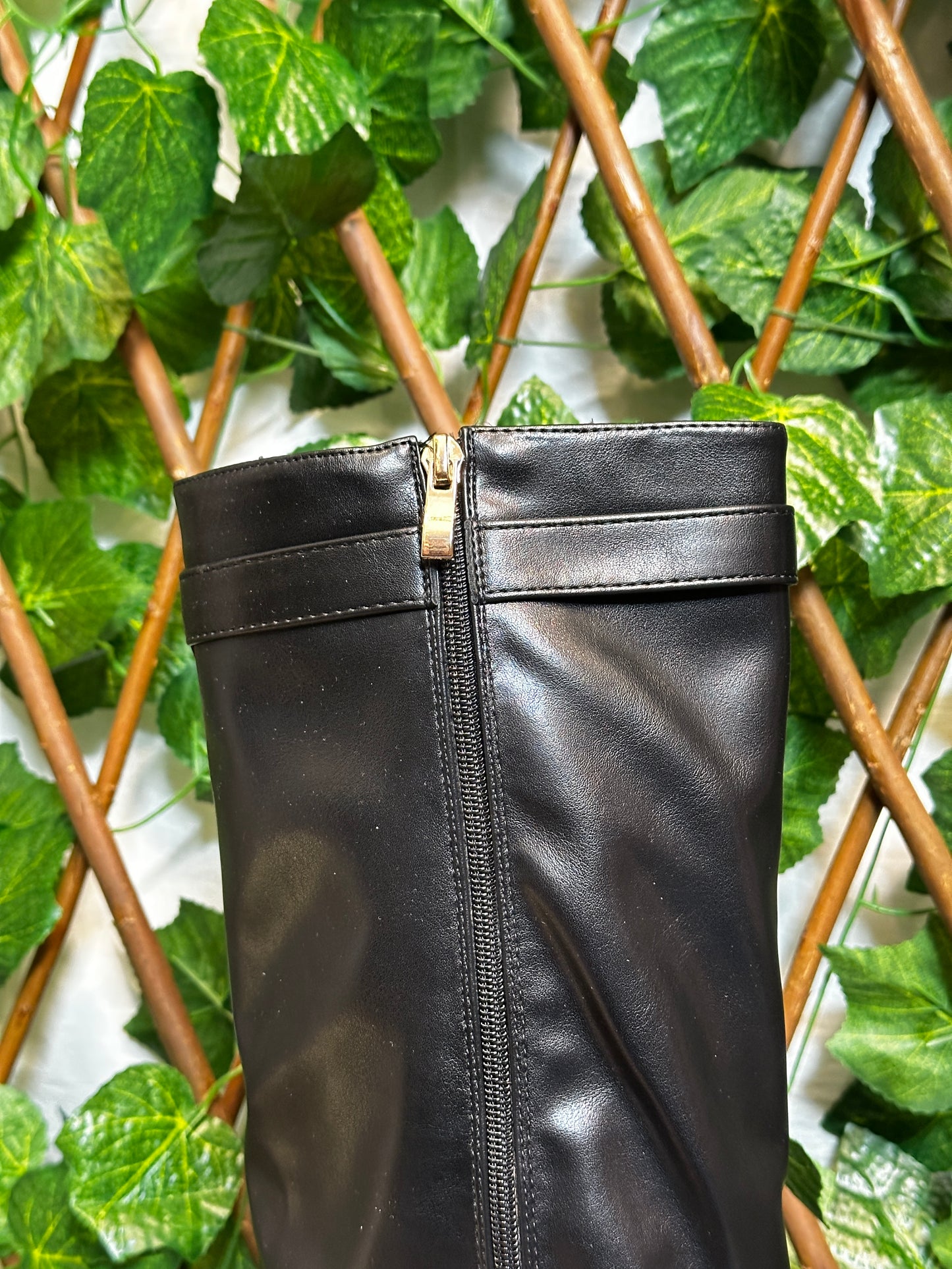 Stivale alto con lucchetto speciale (tacco 9.5cm)