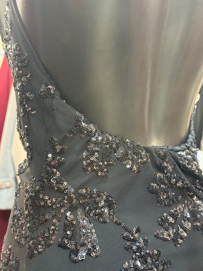 Abito lungo schiena scoperta e scollo a cascata – TENTAZIONE PROFONDA 🖤🌹