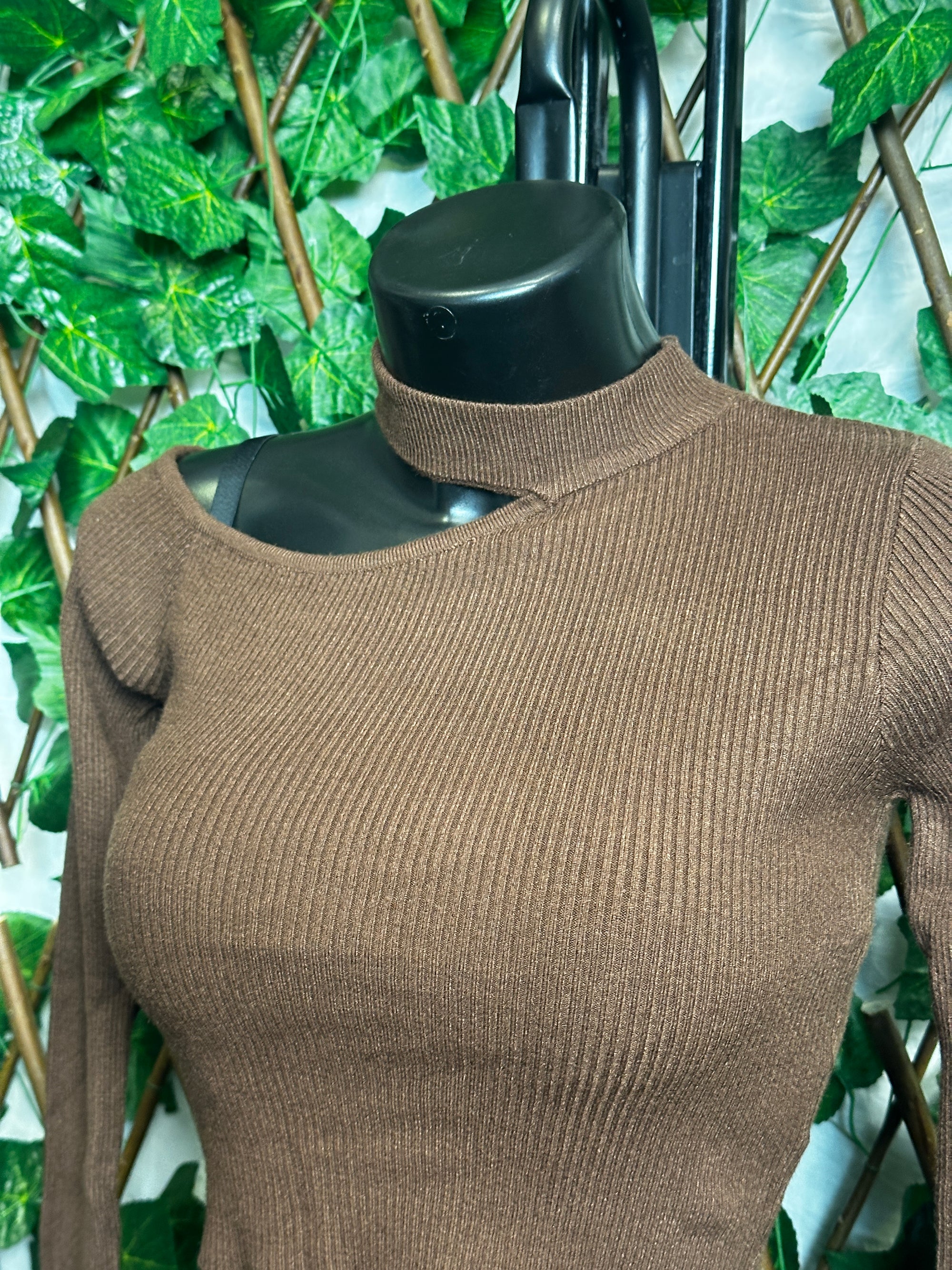 Maglia corta con con Cut-out e le maniche lunghe