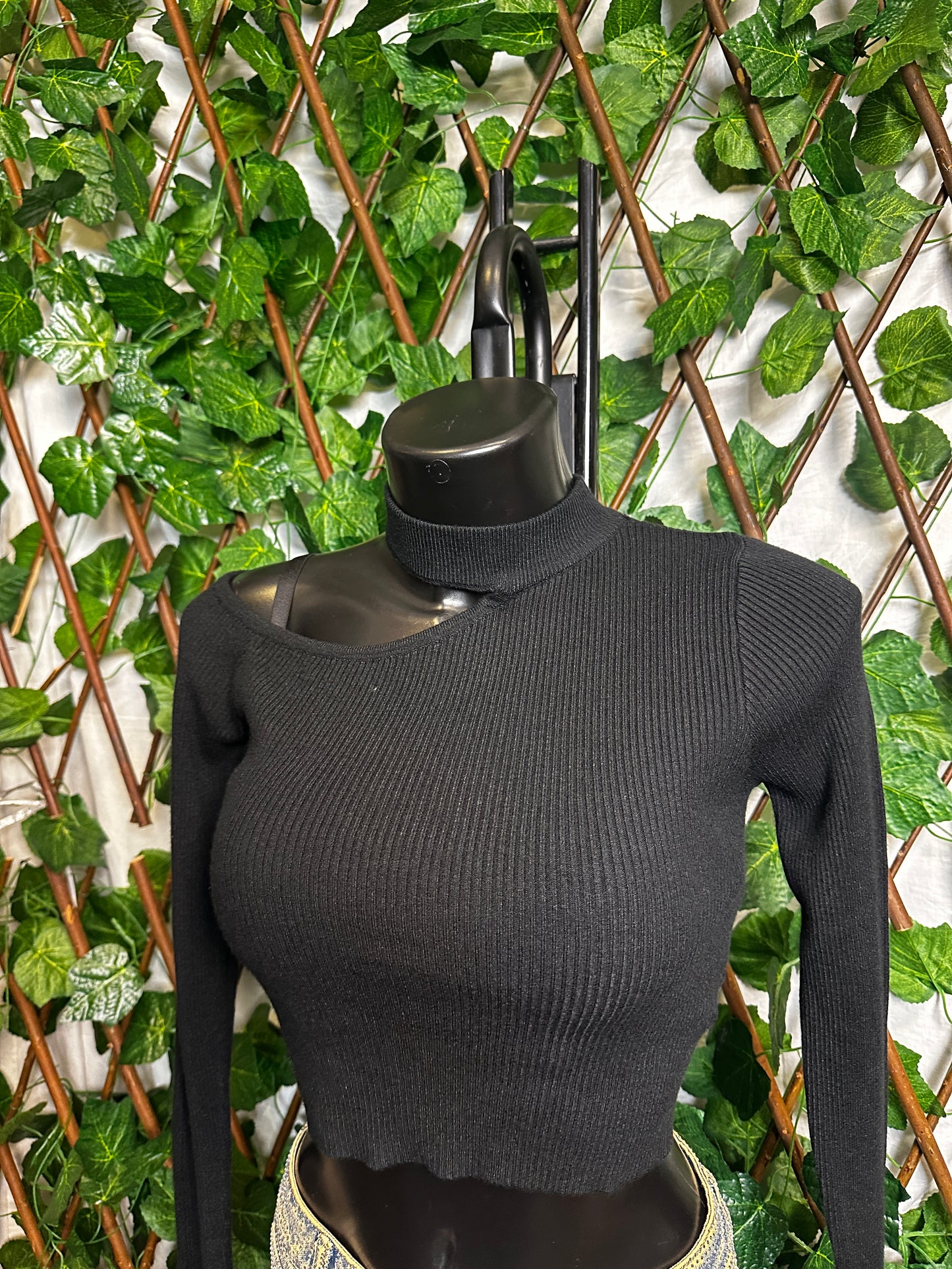 Maglia corta con con Cut-out e le maniche lunghe