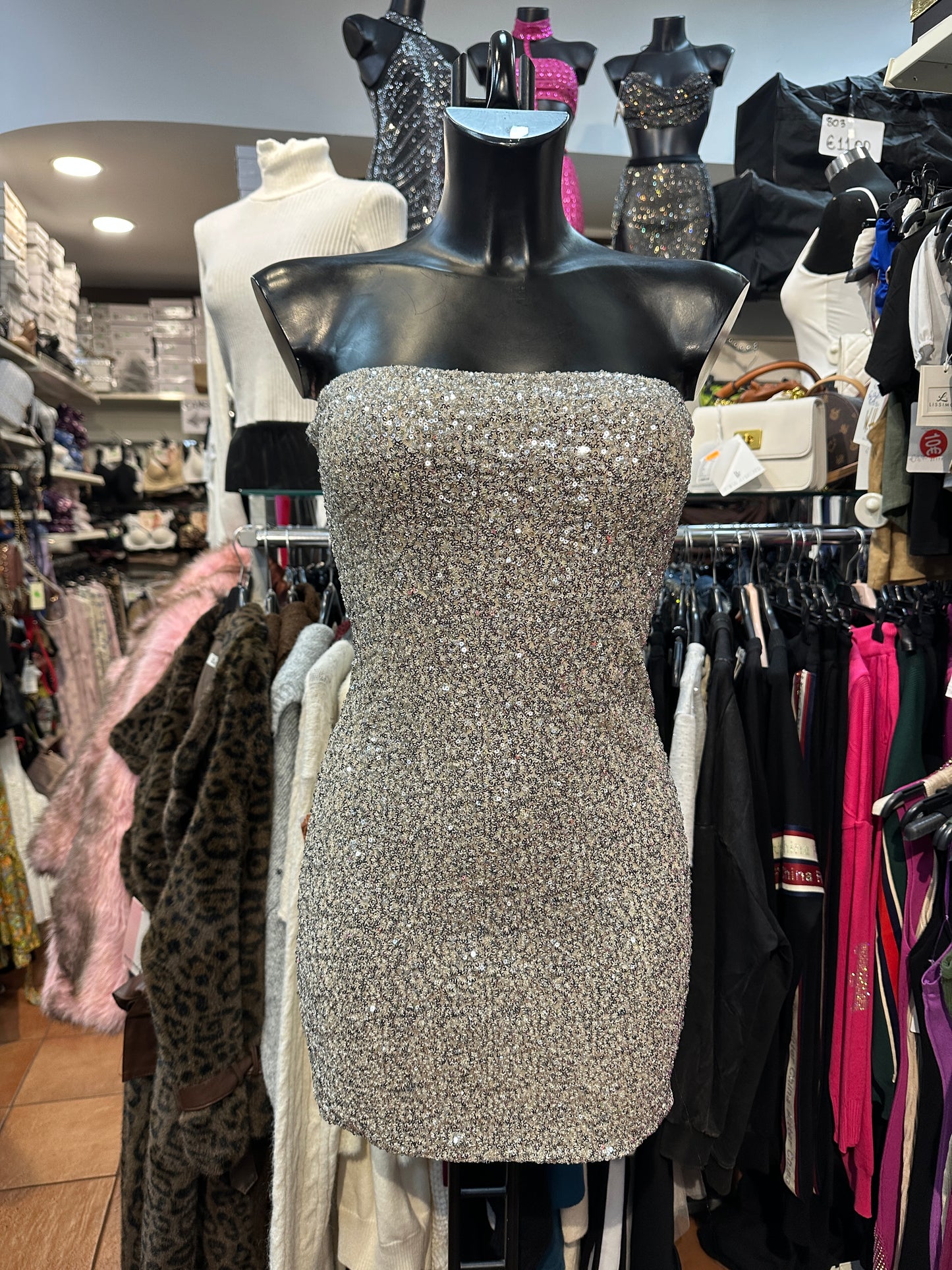 Mini-abito a fascia full paillettes – GALAXY SHOCK 💎✨