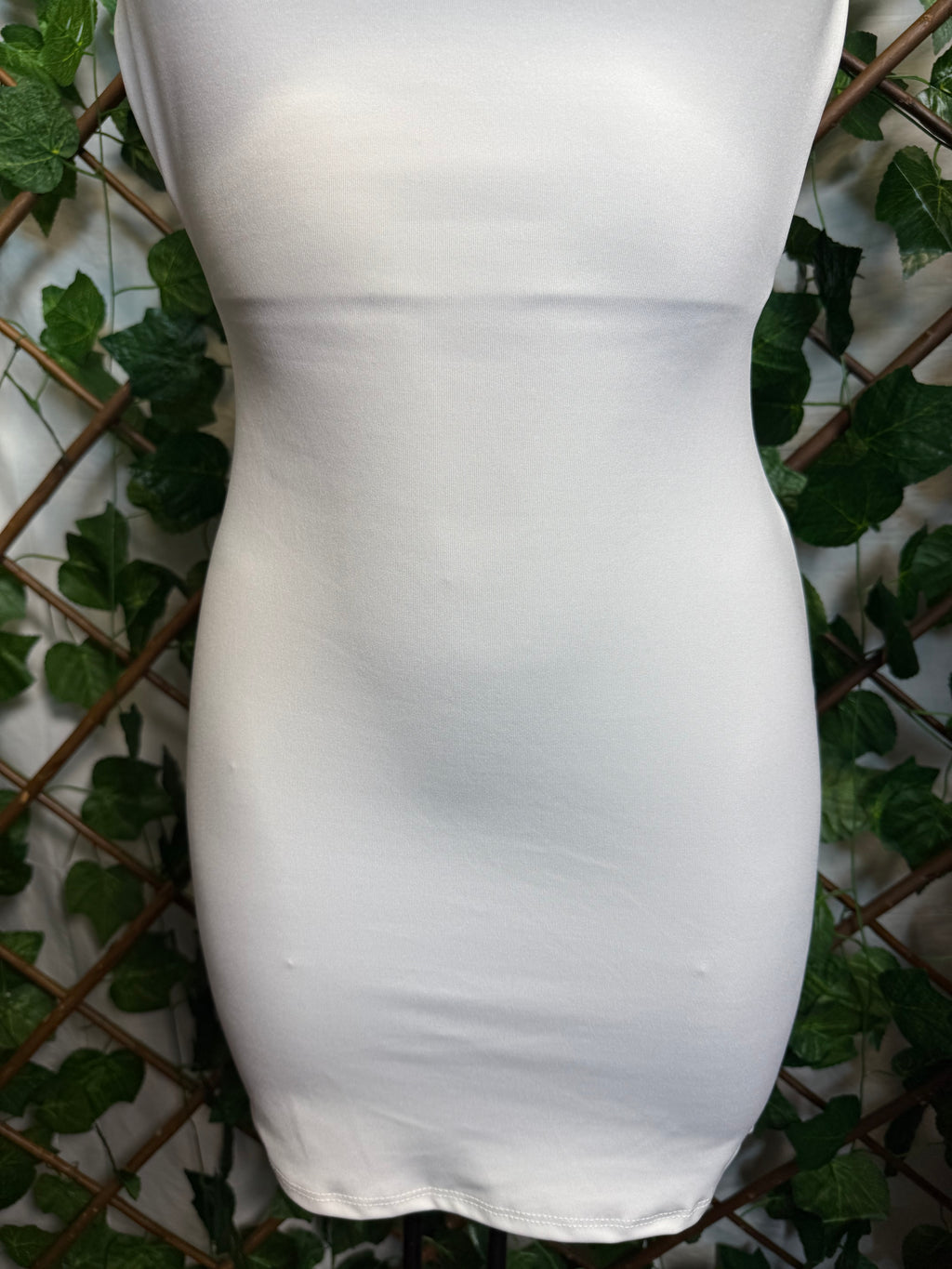 Vestito corto dietro scoperto con arricciatura