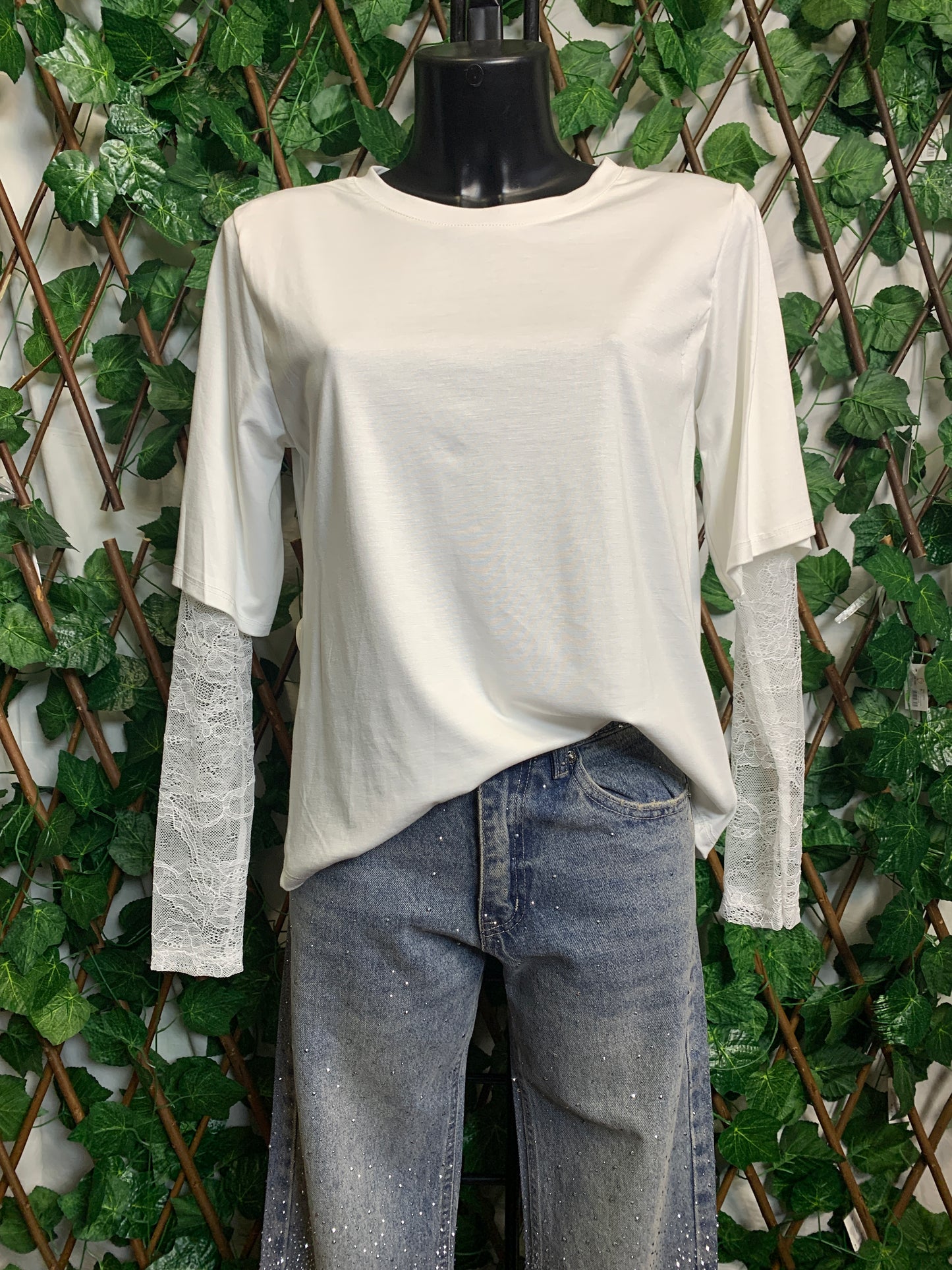 T-shirt with one-piece sleeve