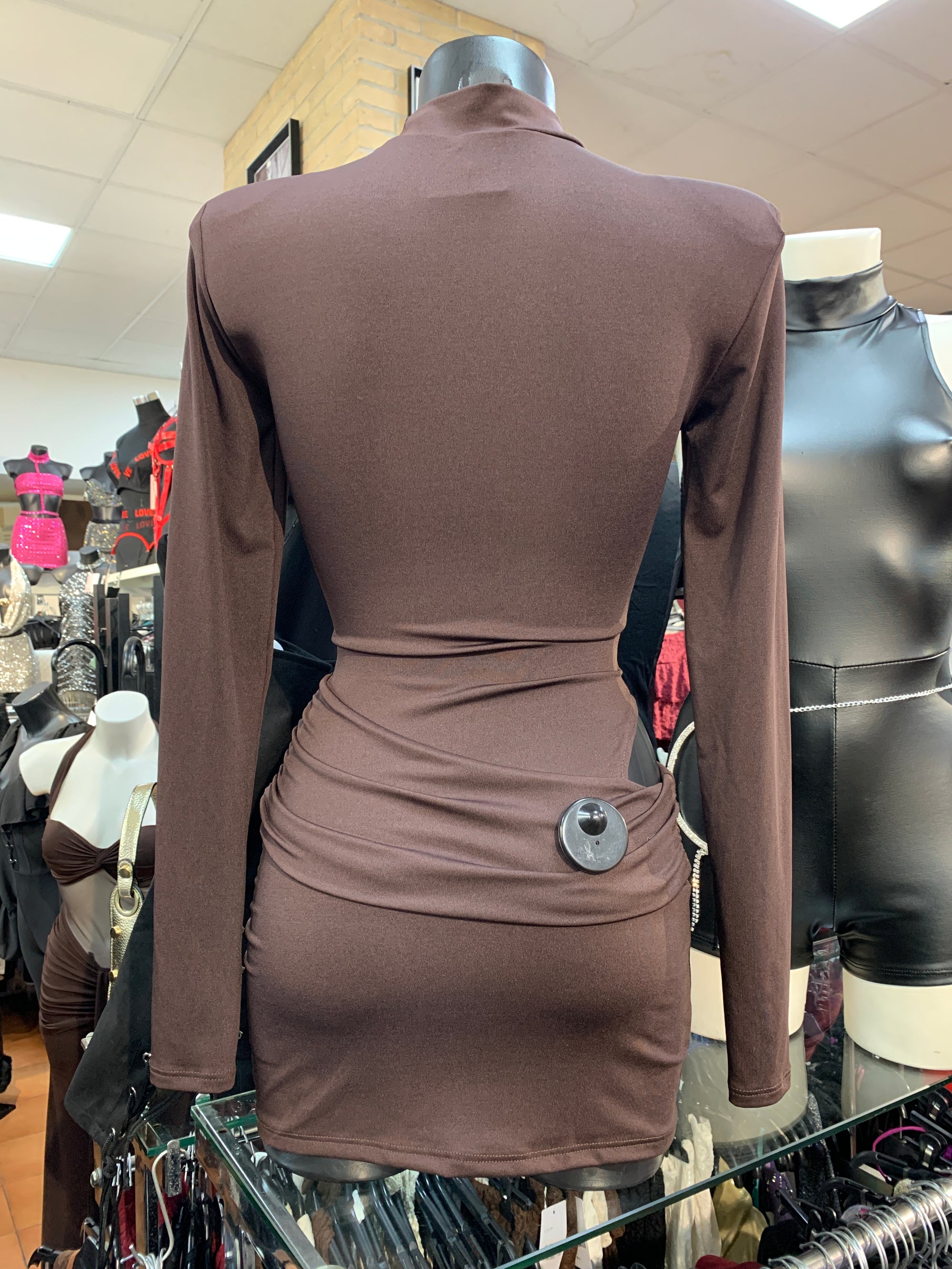 Vestito cut out con manica lunga