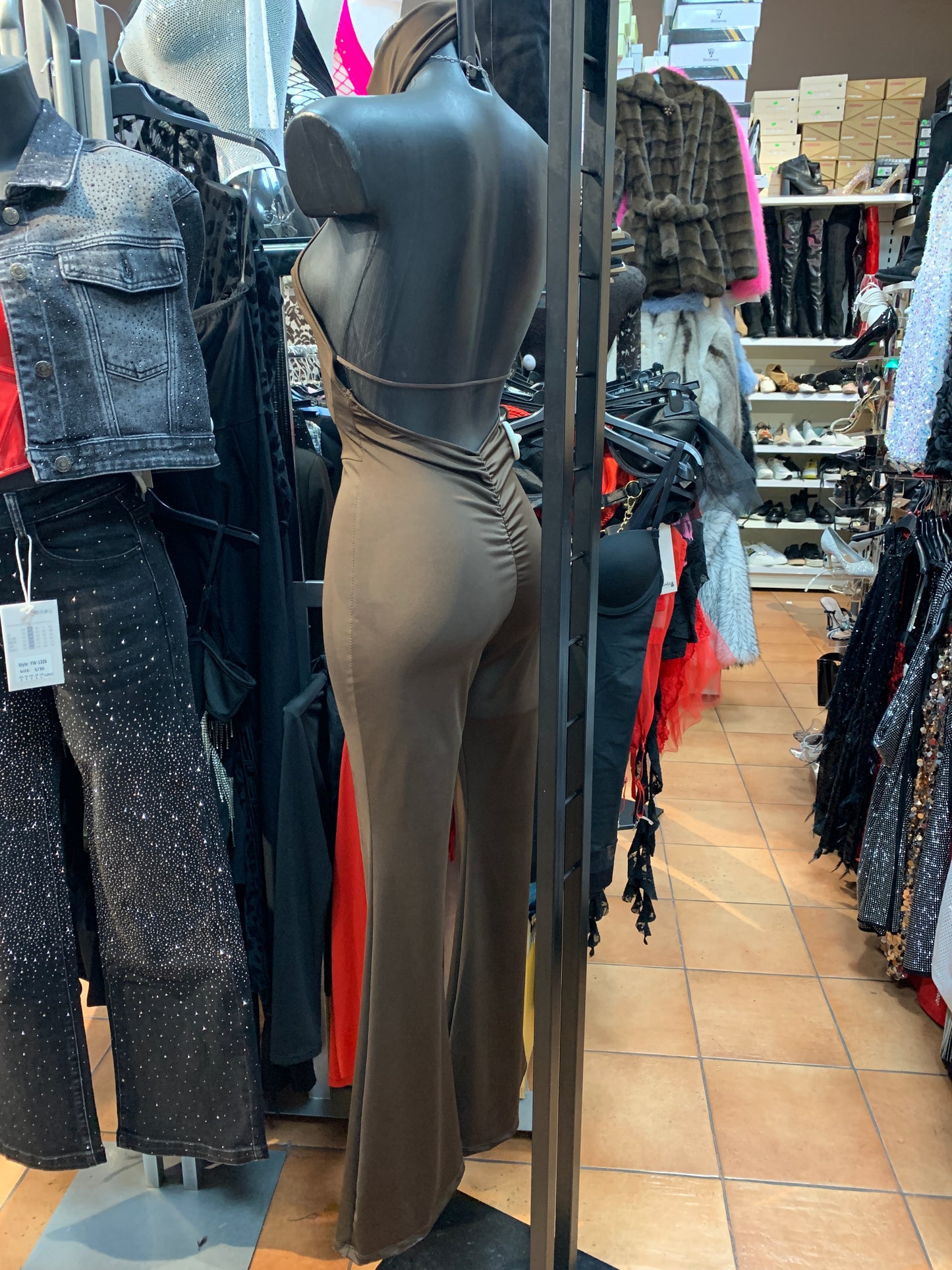 🖤 Tuta lunga scollatura americana – VERTIGINE SILENZIOSA