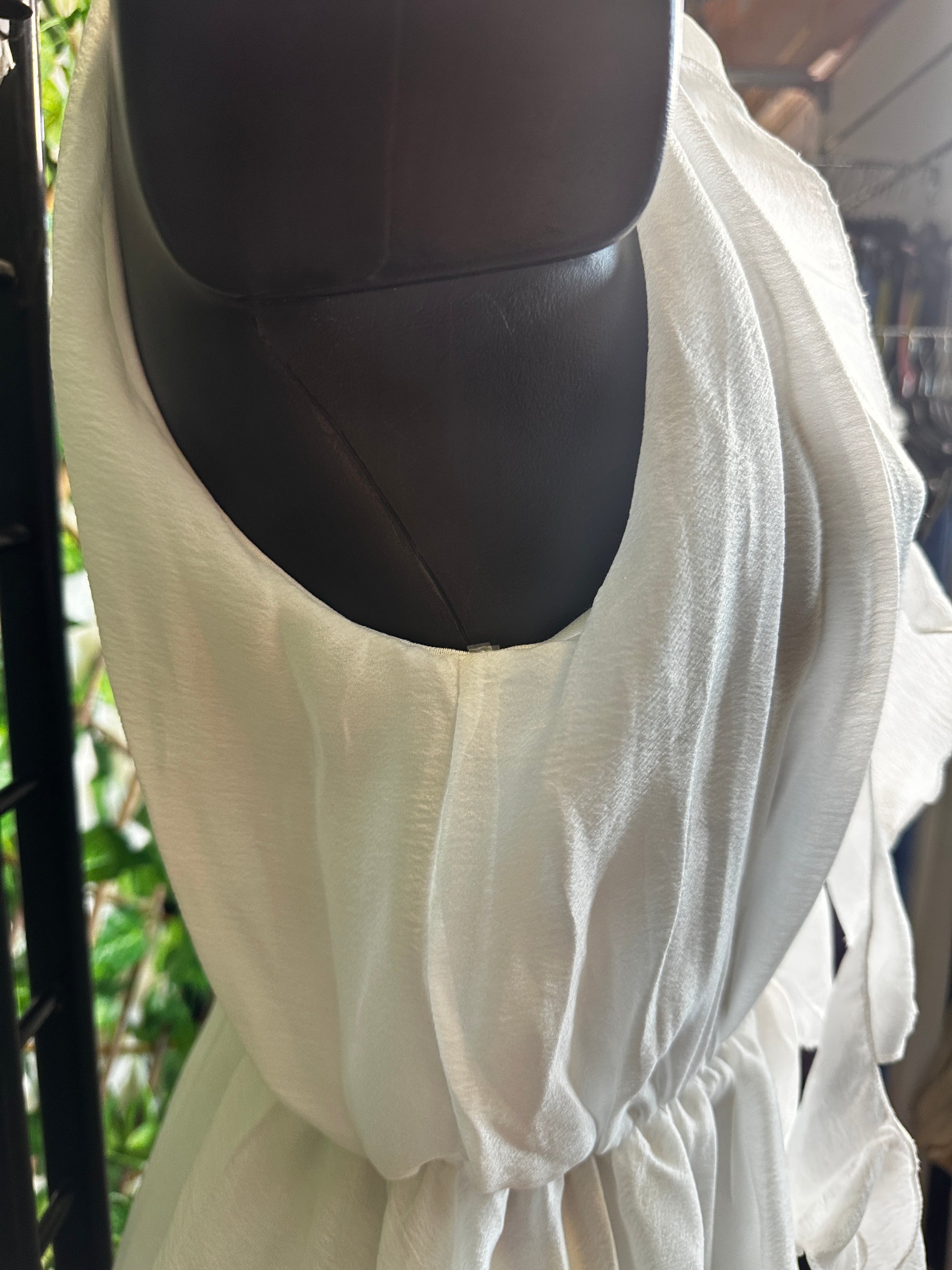 Vestito corto con dettaglio fiore