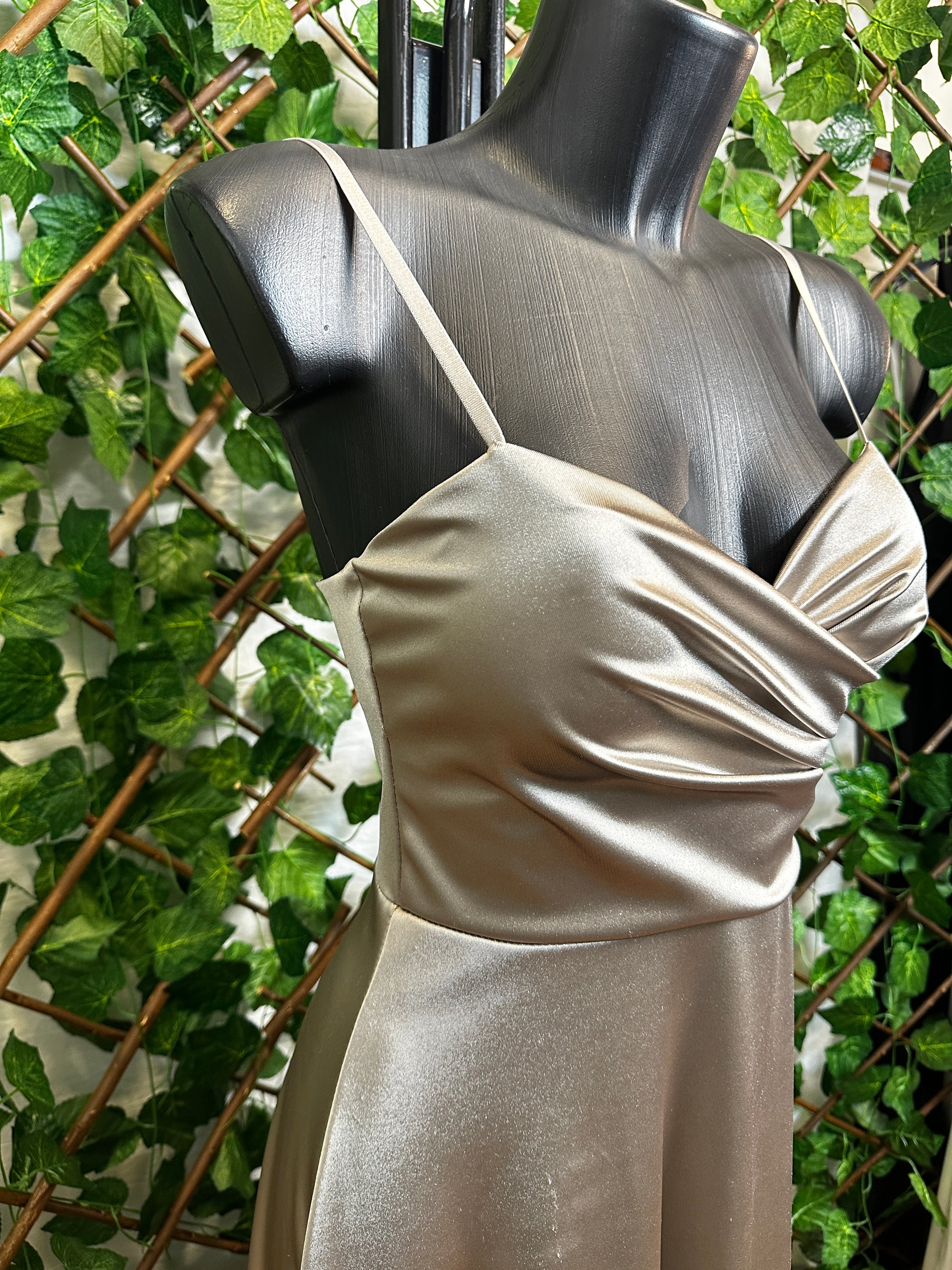Abito Elegante di Raso