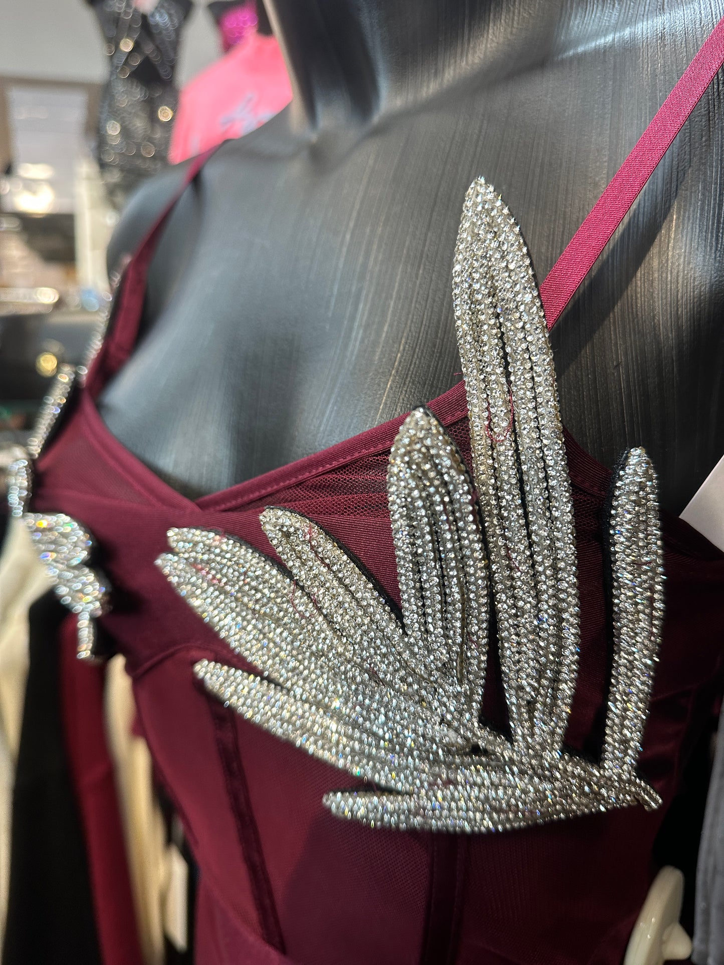 Abito lungo con inserti trasparenti e spacco – DESIDERIO INVISIBILE 🖤🍷