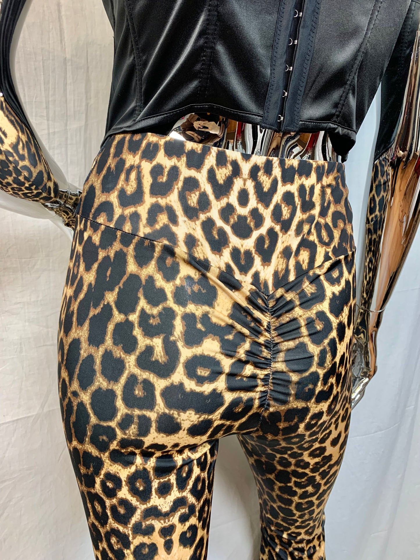 PRIMAVERA 2024 | Pantalone leopardato a zampa