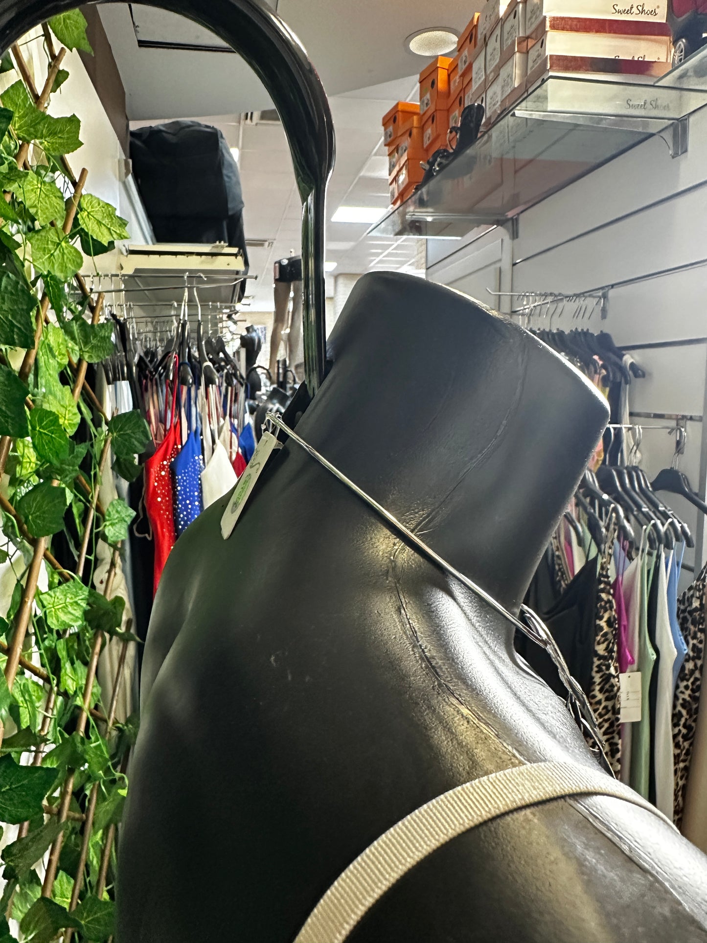 Flower-shaped necklace