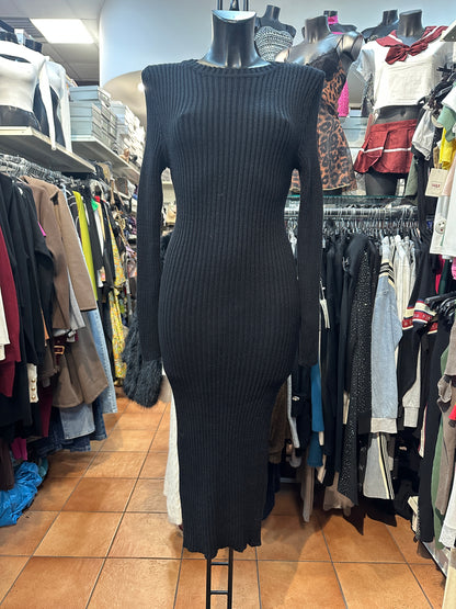 Completo in maglia vestito midi + poncho – MISTERO AVVOLGENTE 🖤✨