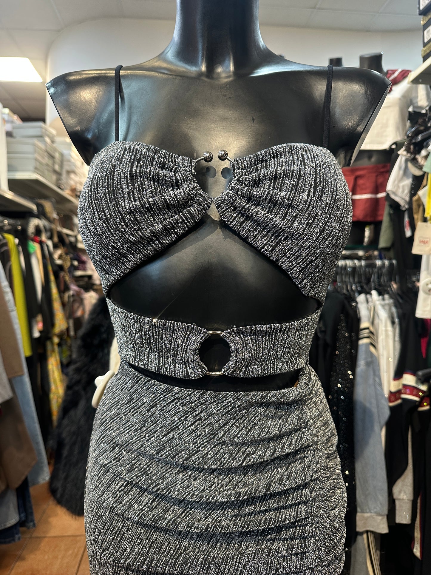 Mini-abito aderente cut-out con drappeggio e strass – CRIMINE PASSIONALE ❤️‍🔥💎