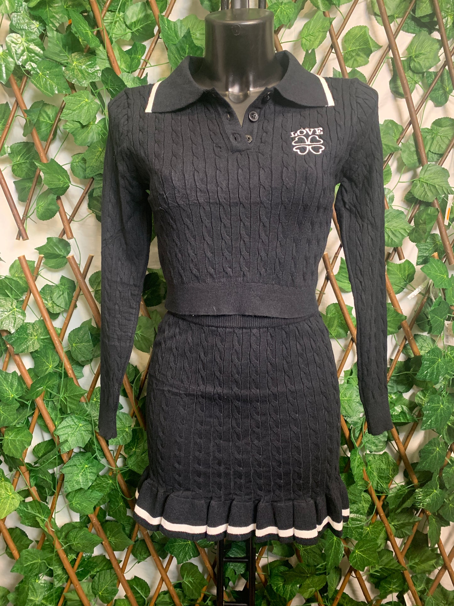 Completo manica lunga e gonna corta