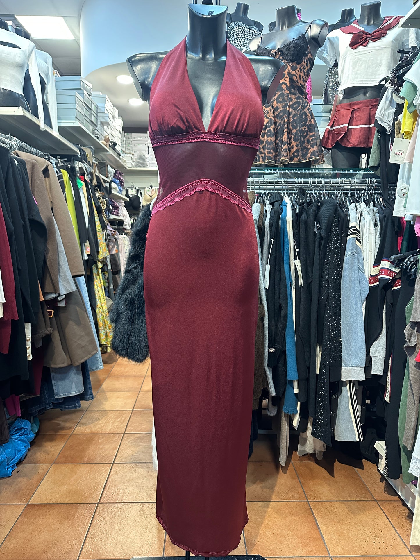 Abito Lungo Halter con Pizzo in Vita – DESIDERIO VELATO 🍷🖤