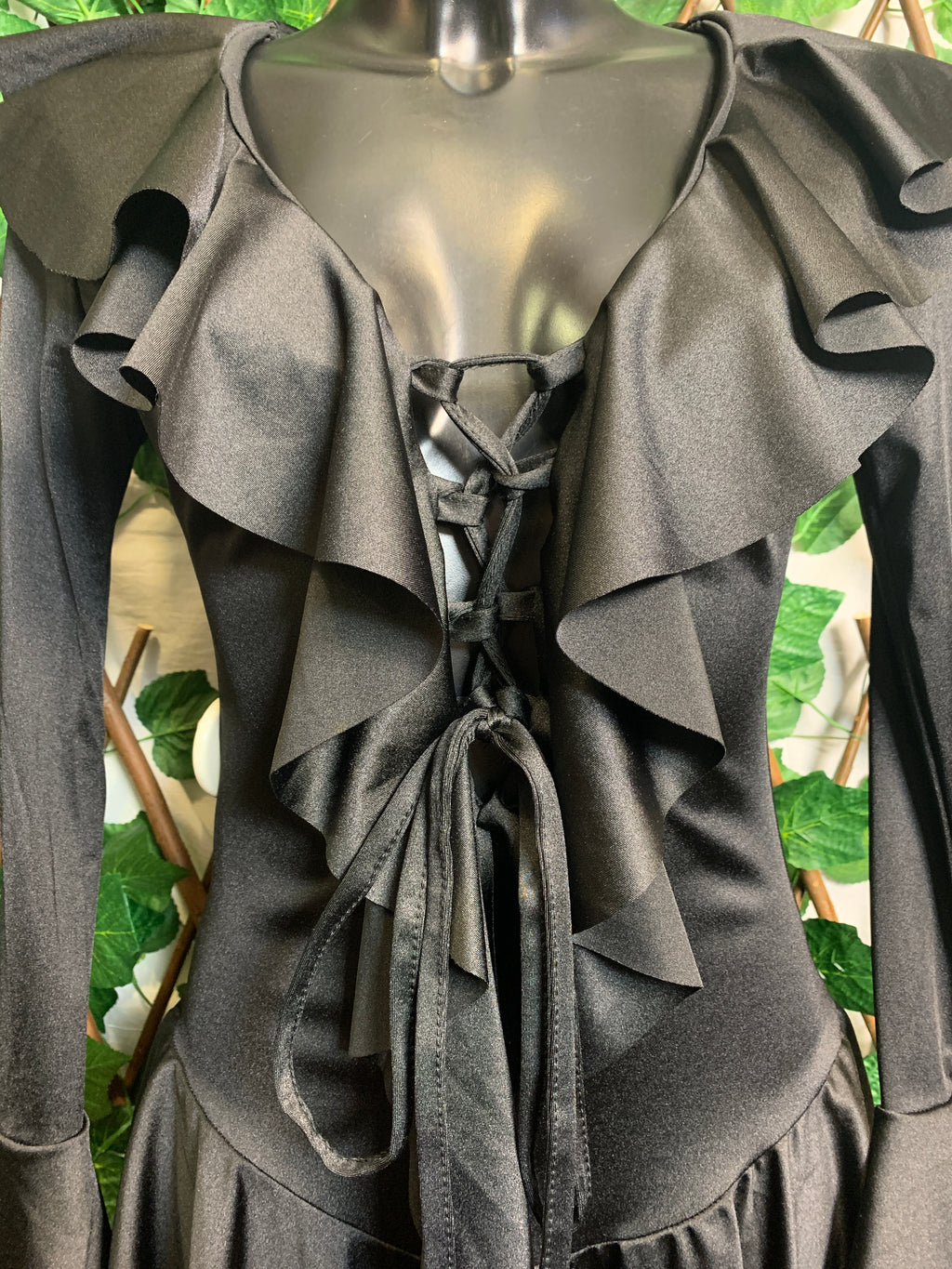 Vestito elegante con laci