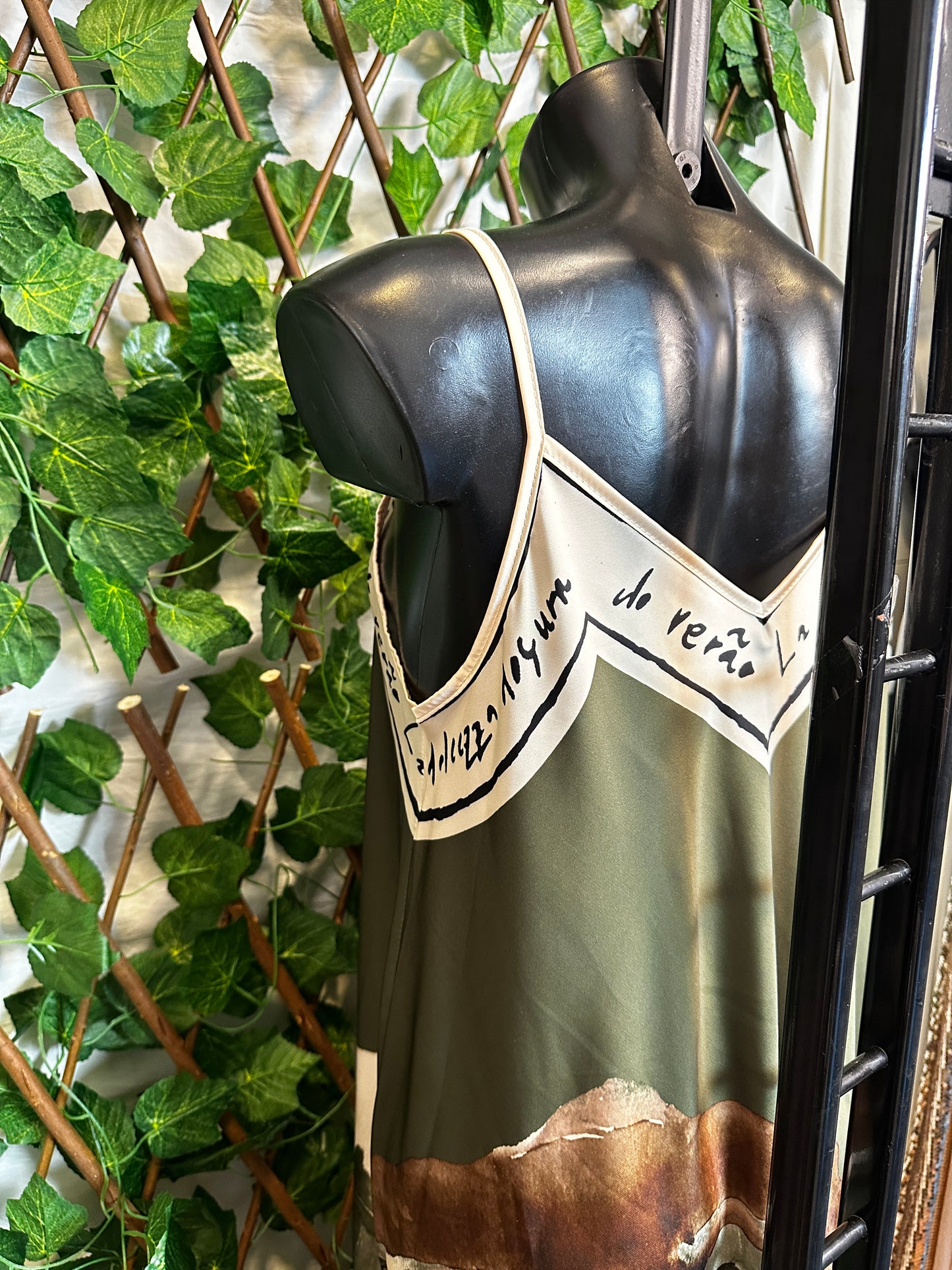 Lightweight dress with a silky art print | one size