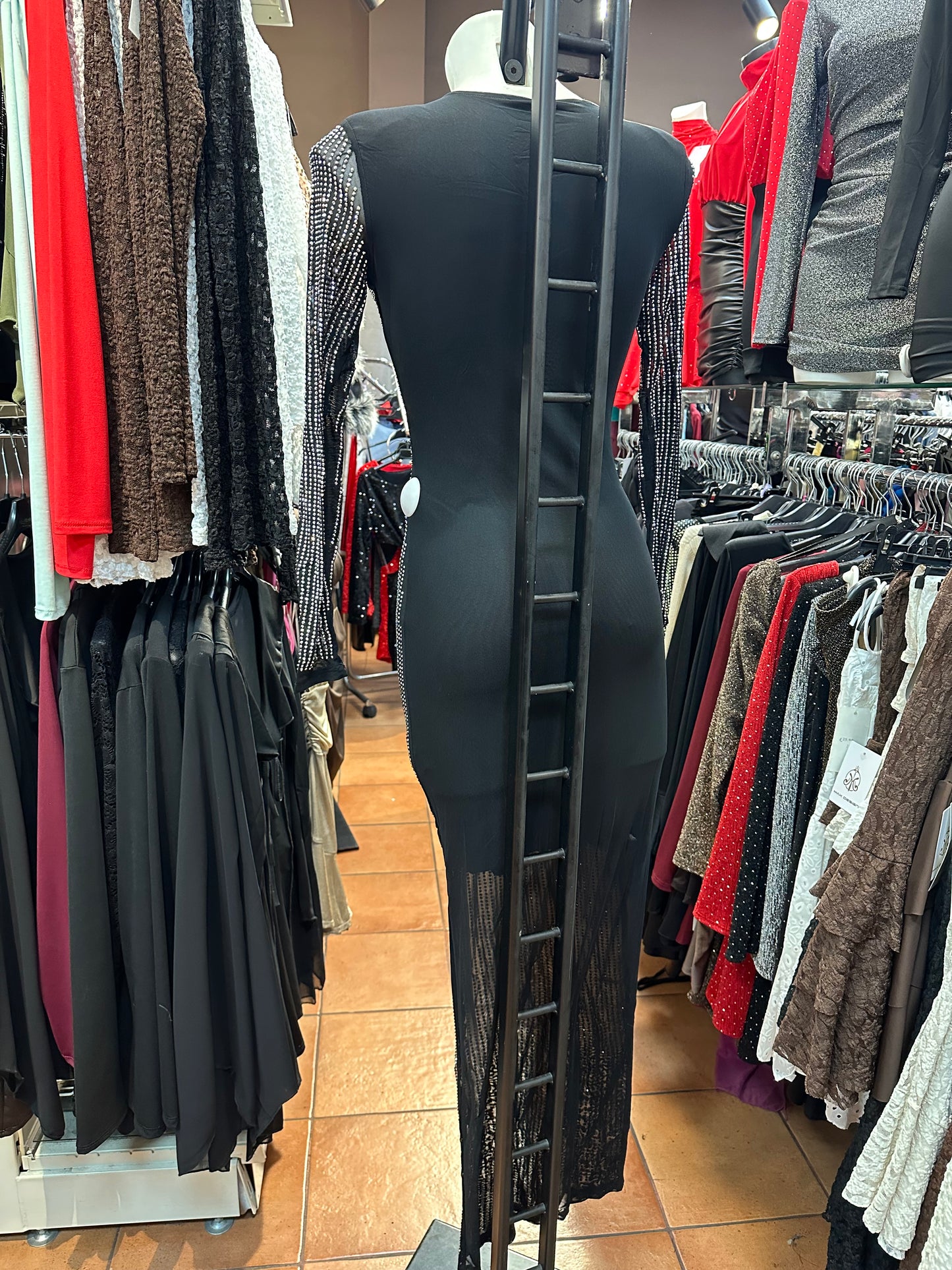 Abito lungo con strass e cut-out – LUCE IPNOTICA