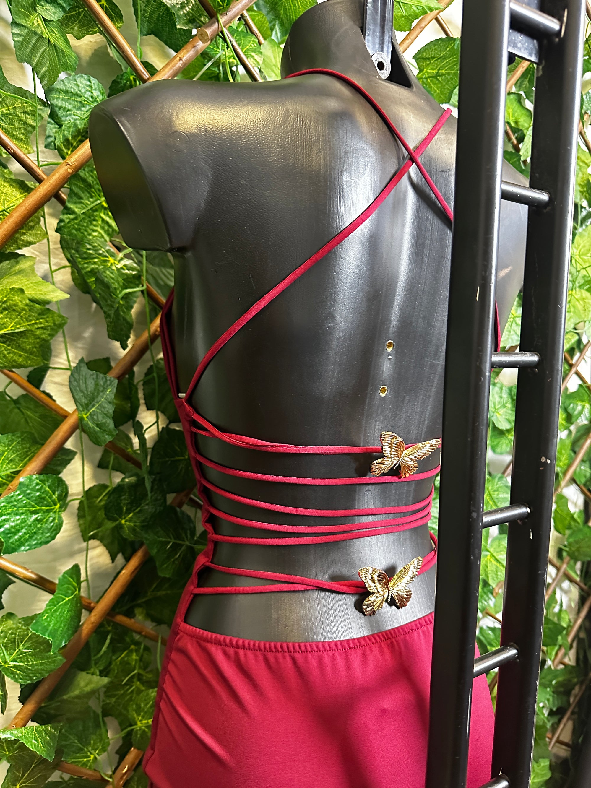 Vestito con farfalle dorate sulla schiena e scollatura profonda | taglia unica