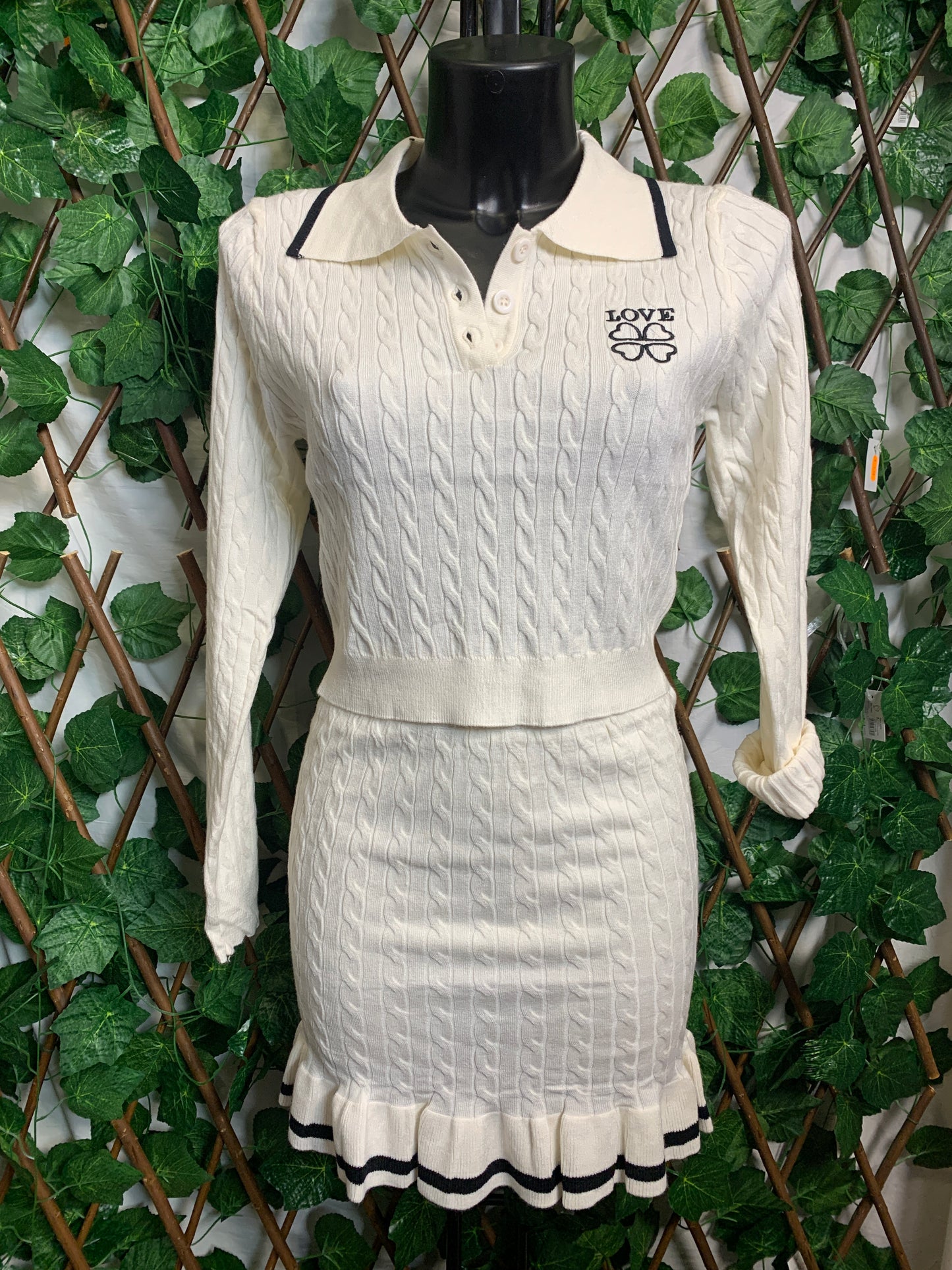 Completo manica lunga e gonna corta