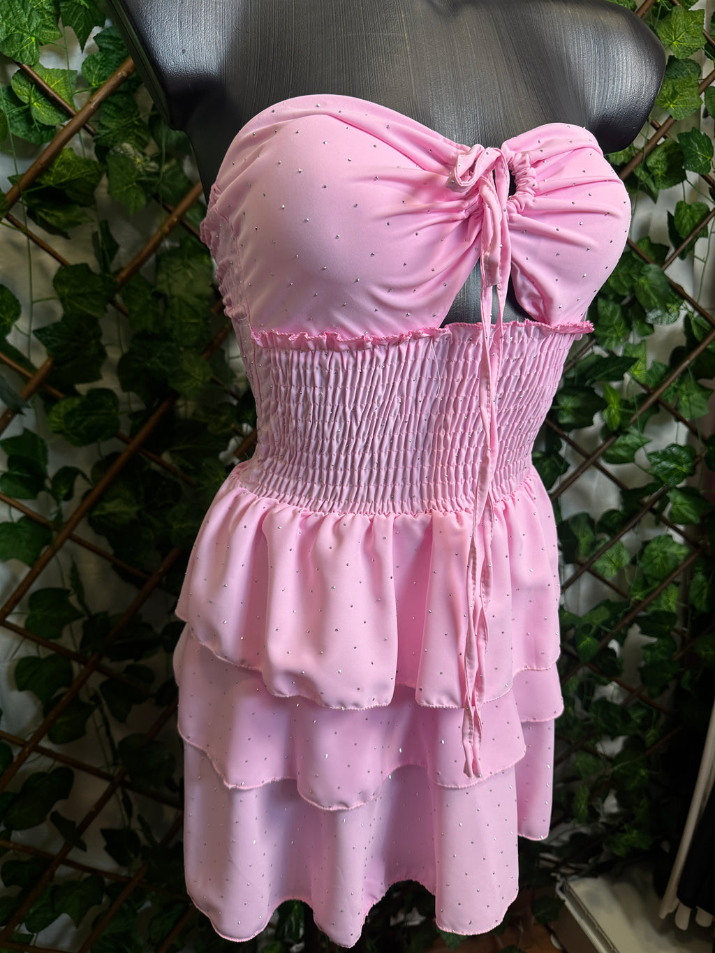 Vestito corto senza spalline, sotto svasato, con brillantini