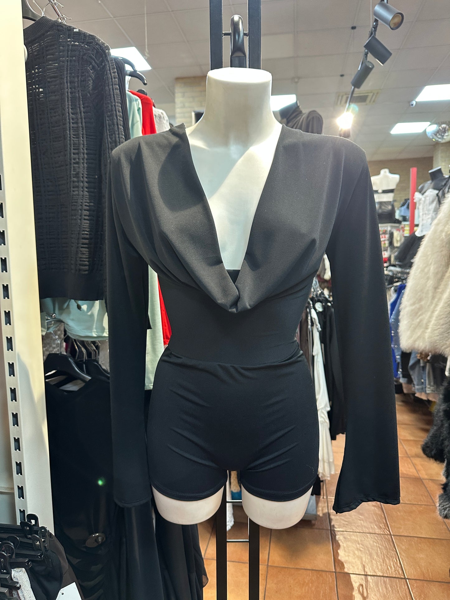 Tuta corta maniche lunghe con scollo a cascata – TENTAZIONE NOTTURNA 🌹🔥