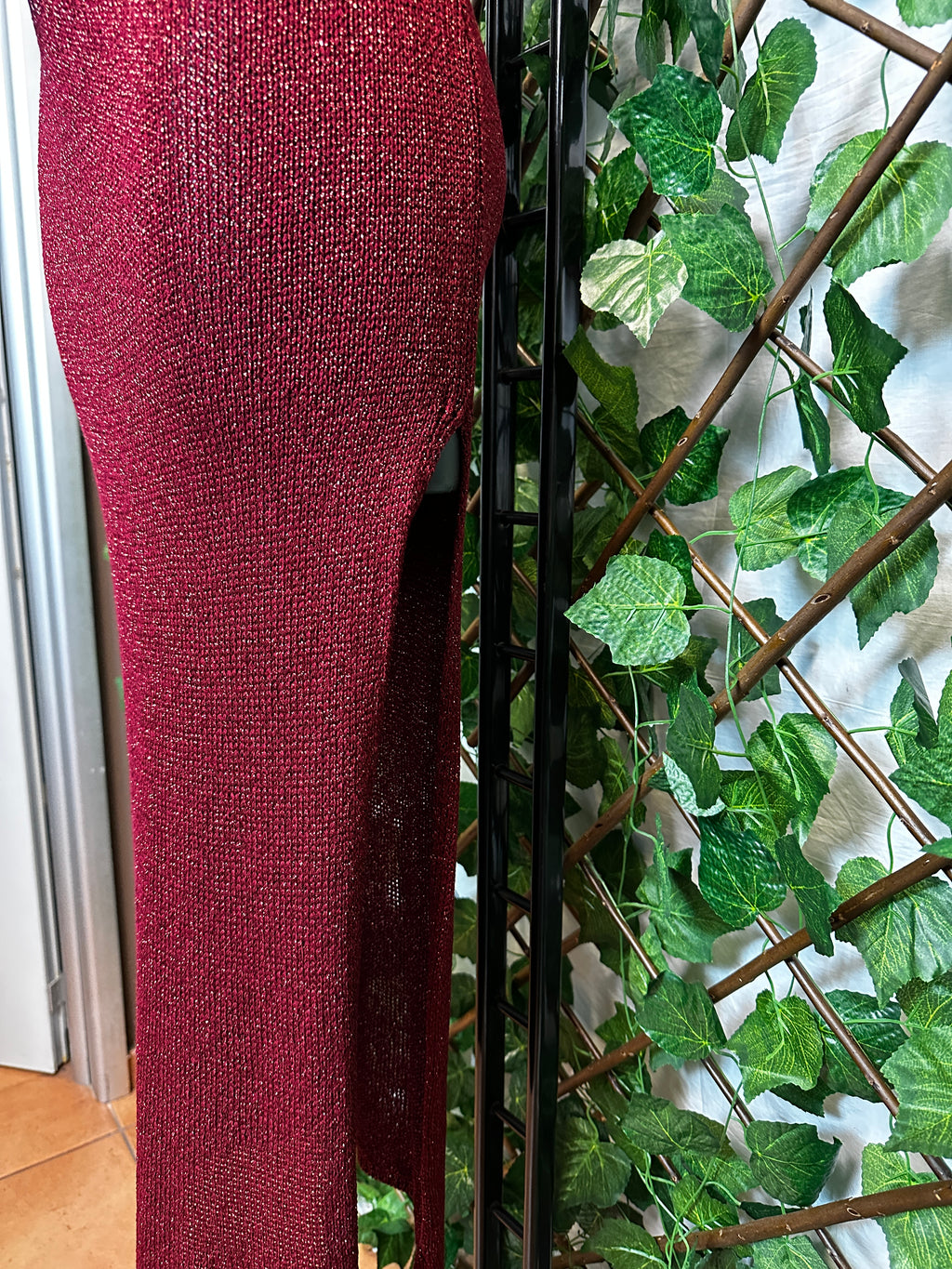 Vestito lungo estivo con la scollatura profonda e la schiena scoperta