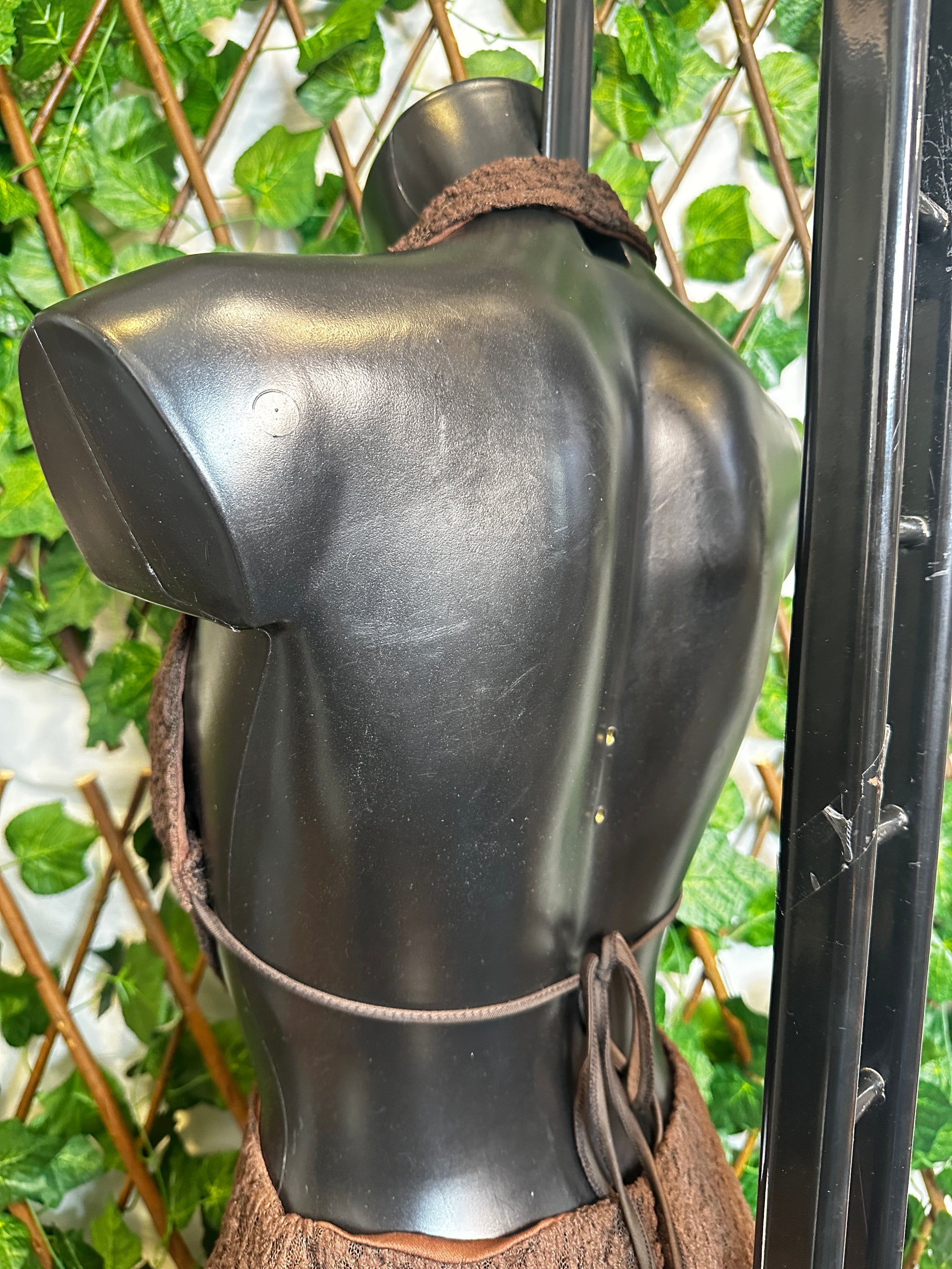 Modello crepe: vestito corto con la scollatura profonda le lacci sul collo e schiena | taglia unica
