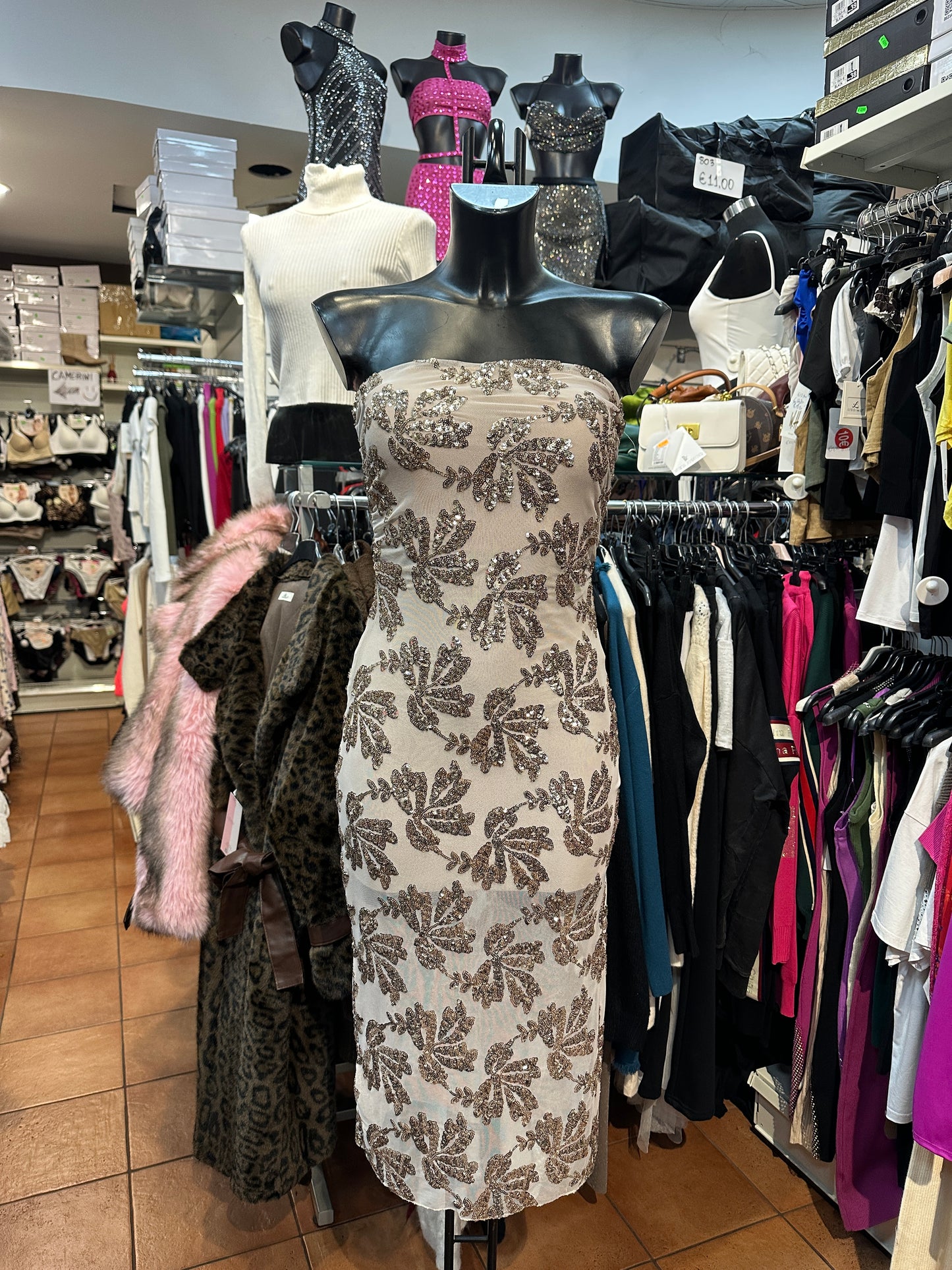 Abito a fascia con paillettes e spacco – DIVA SEGRETA 💎✨