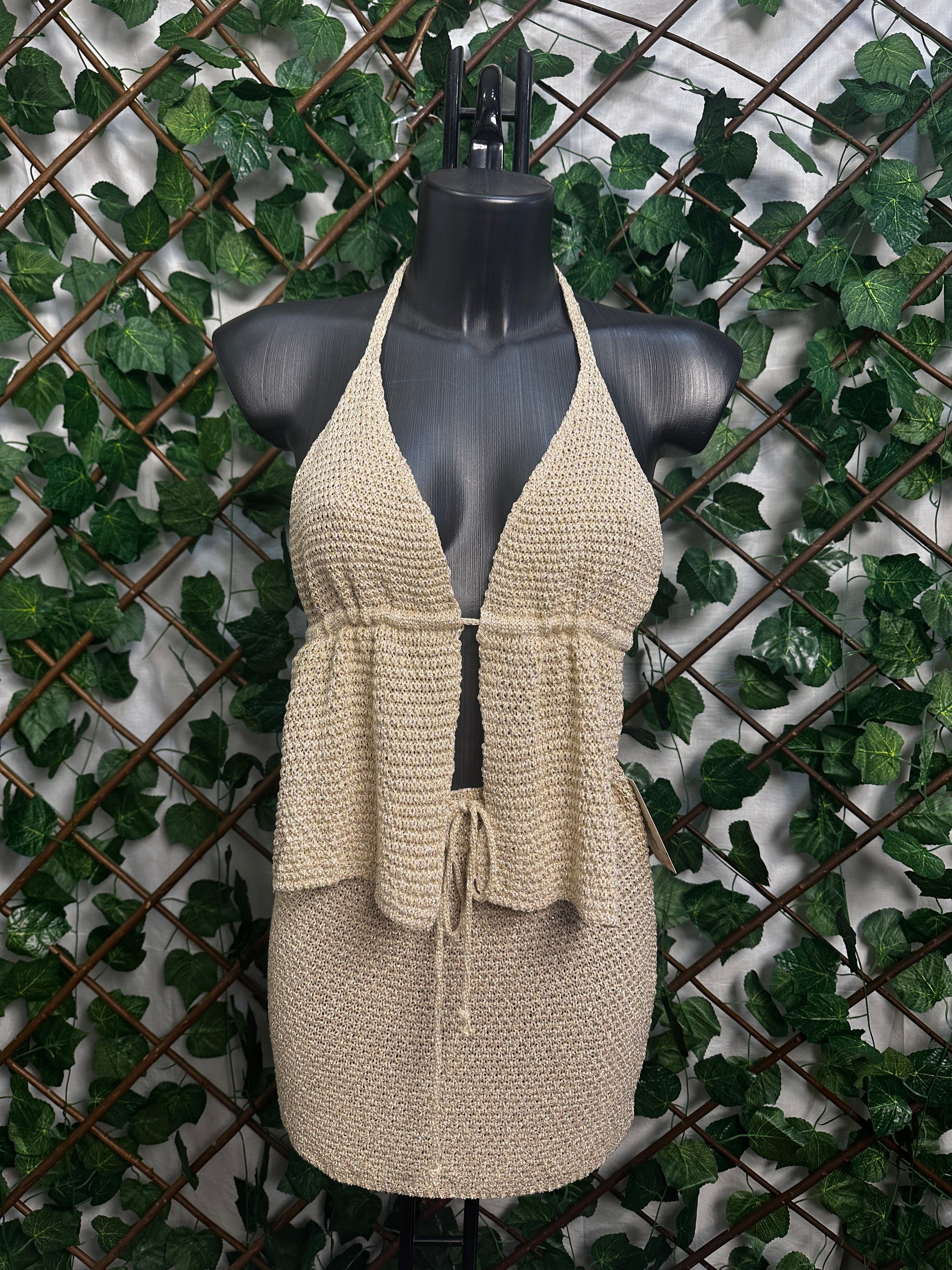 One-size-fits-all summer top and skirt set