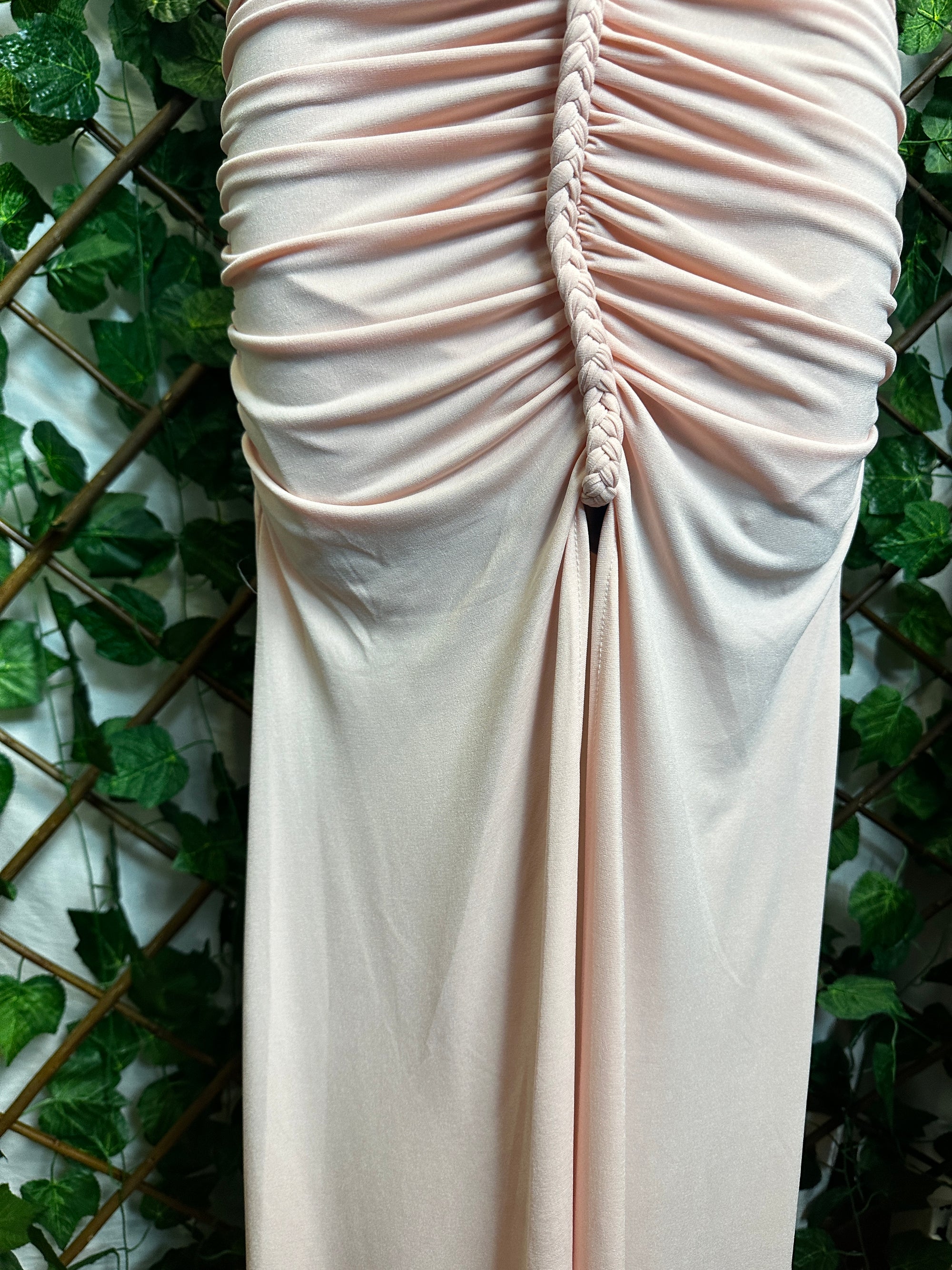 Vestito lungo con cut-out sulla vita con dettaglio corda e spacco