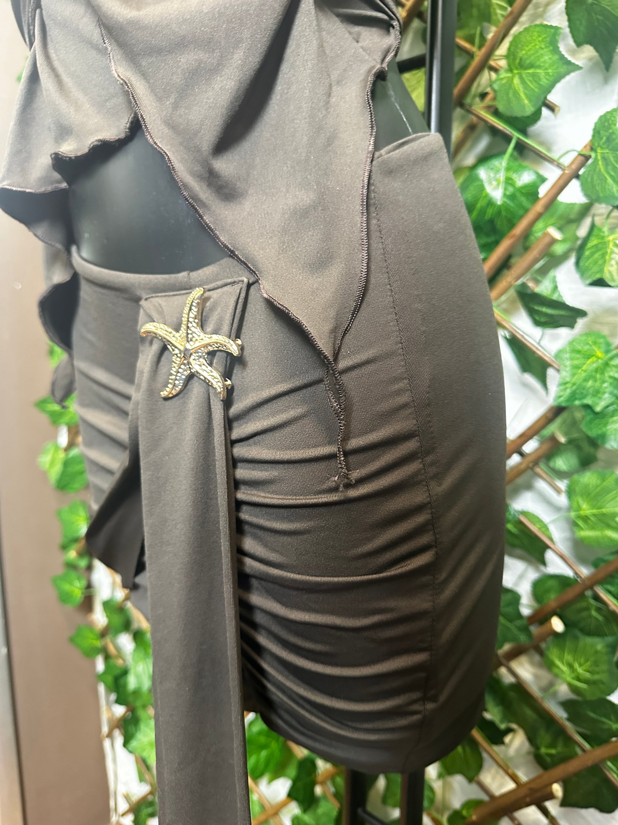 Top scollato e gonna con arricciatura con dettaglio stella marina | taglia unica