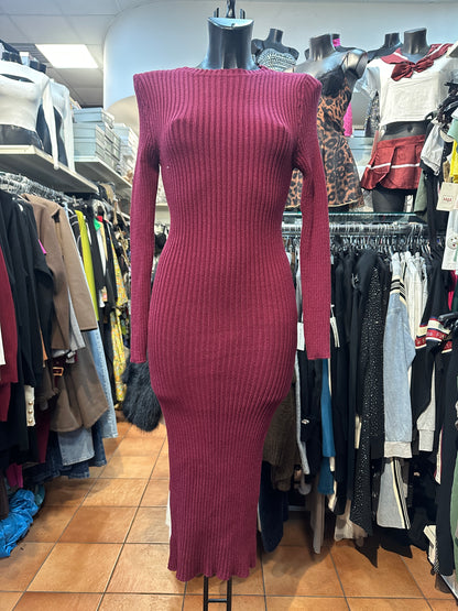 Completo in maglia vestito midi + poncho – MISTERO AVVOLGENTE 🖤✨