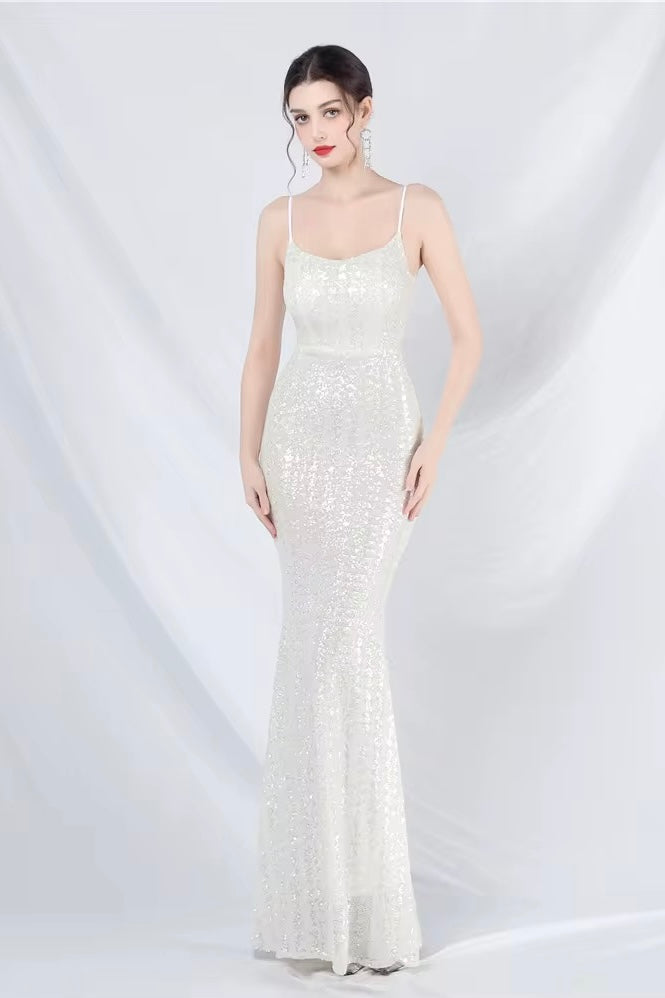 Elegant long dress with open back in sequins