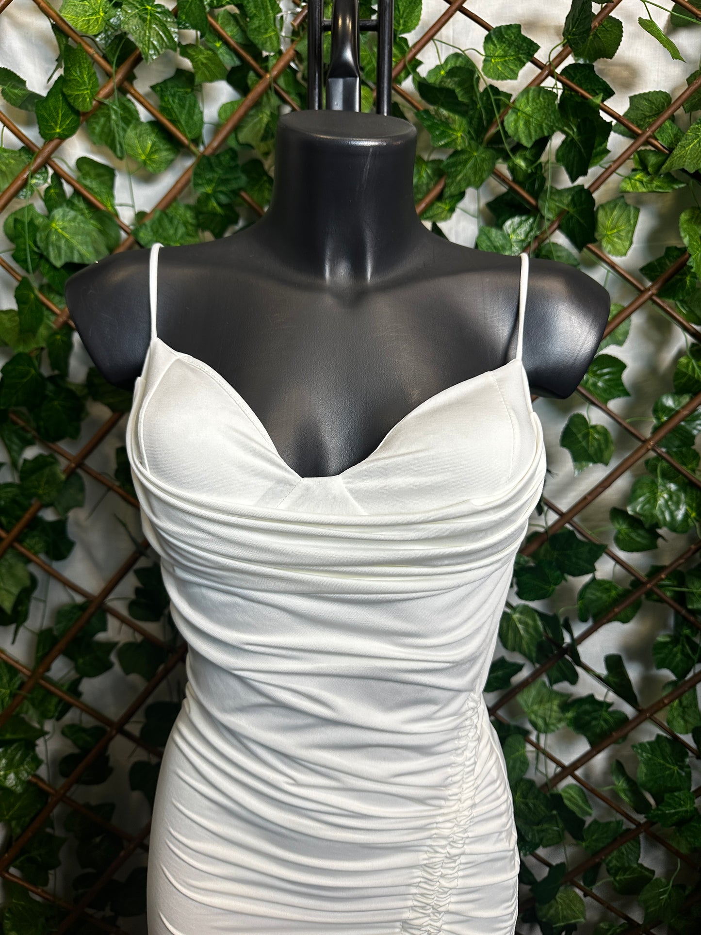 Vestito lungo con arricciatura a drappeggio