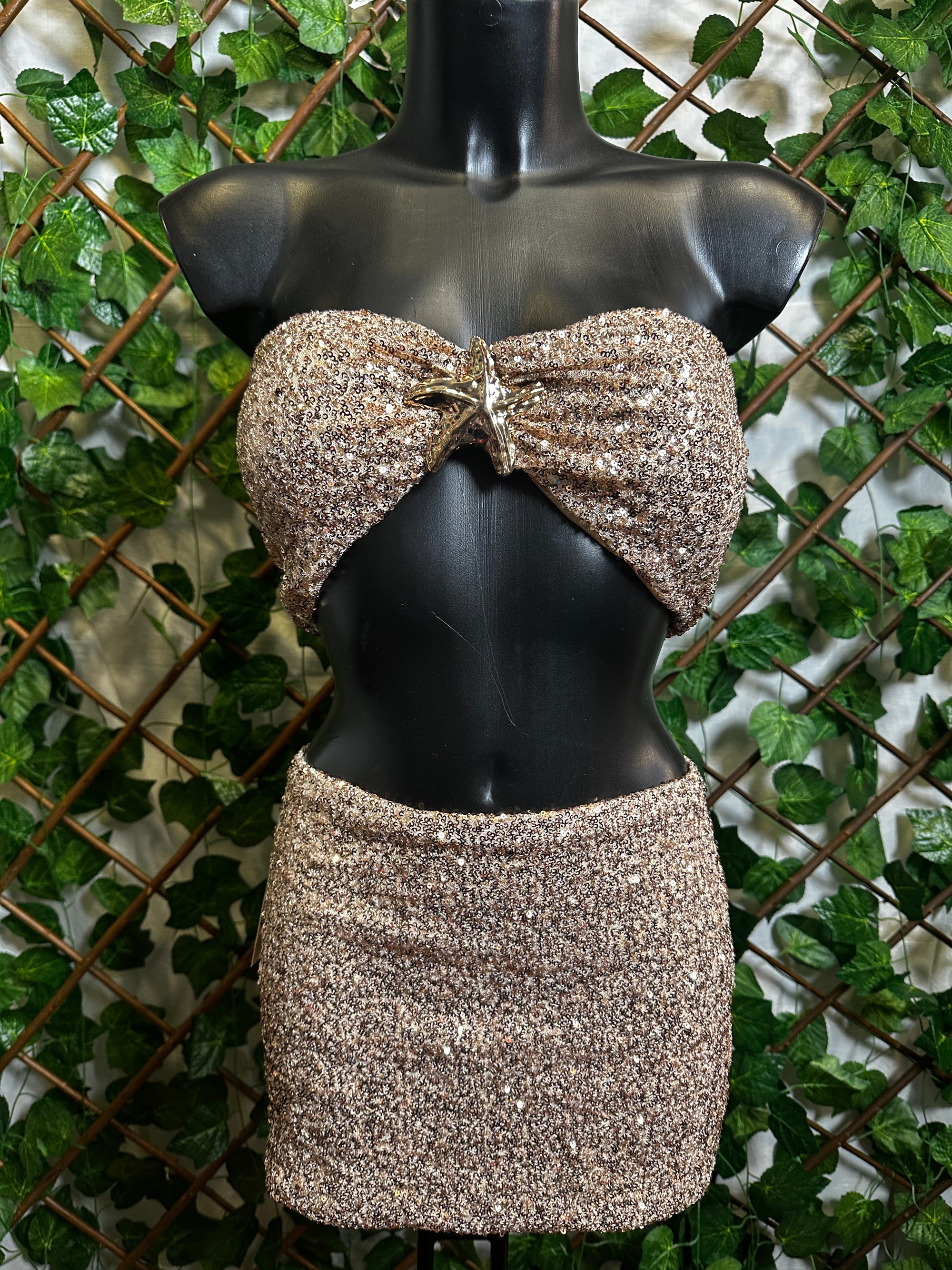 Top con stella marina dorata + gonna con pantaloncini (in paillettes) | taglia unica