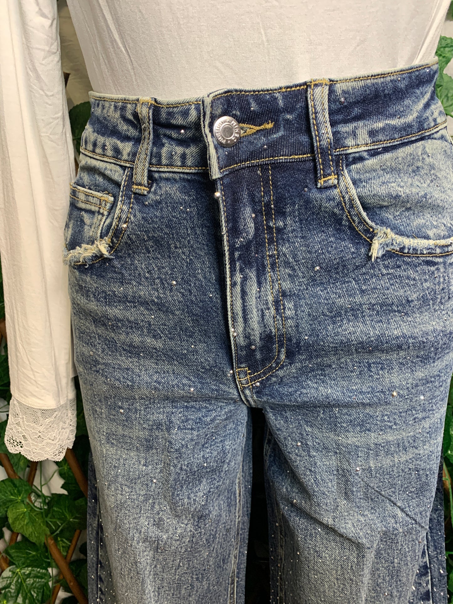 Shiny jeans with crease