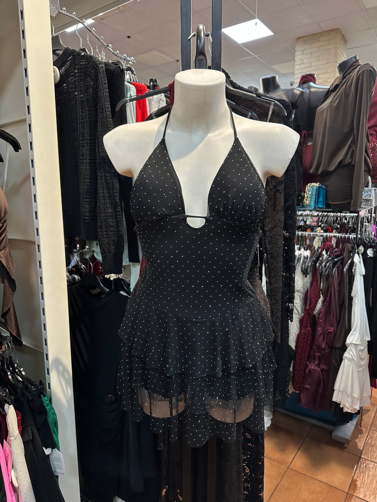 Mini-abito balze e scollo all'americana con punti luce – SOGNO DI MEZZANOTTE ✨🌙