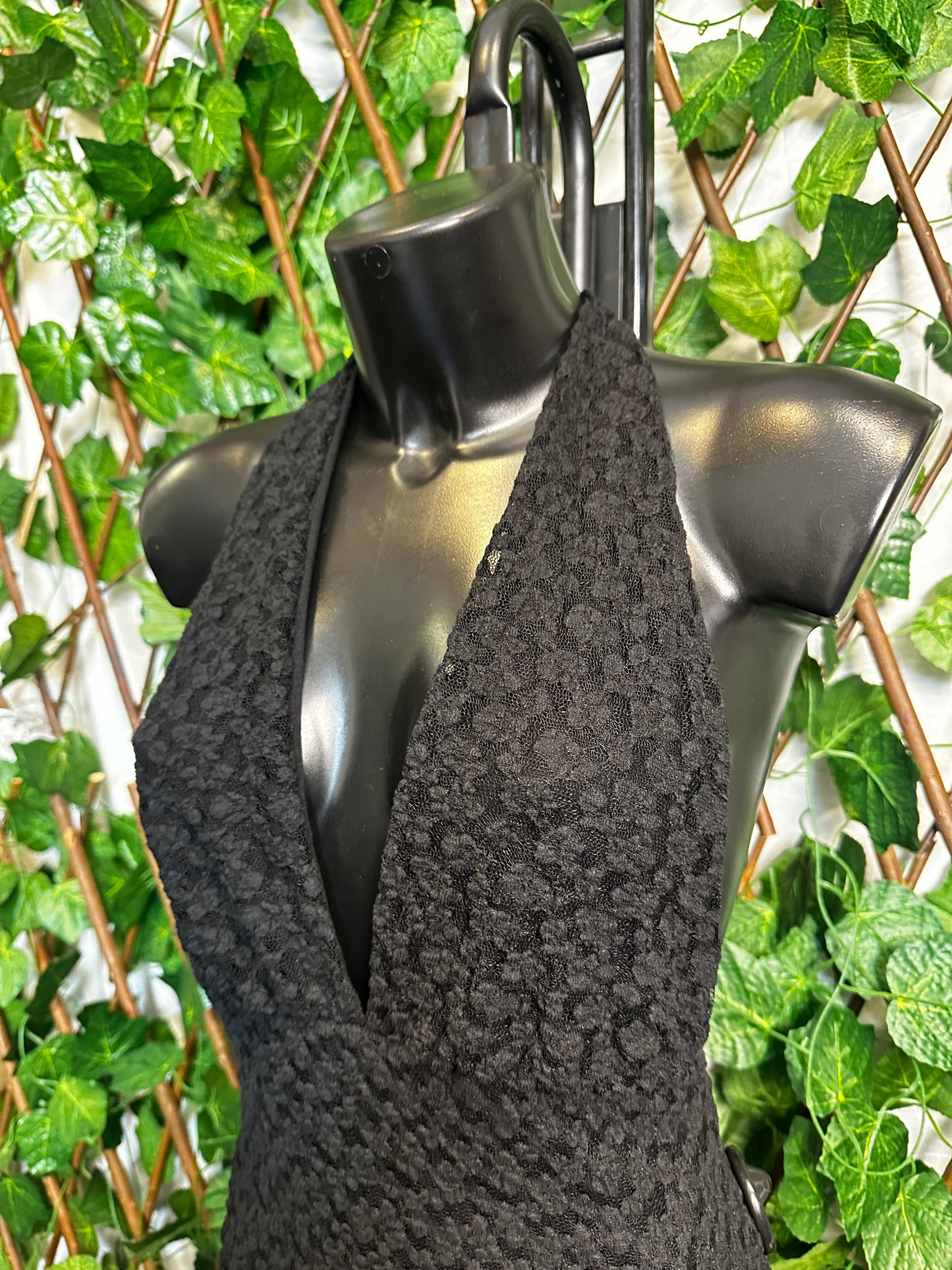 Crepe style: short dress with a deep neckline | one size