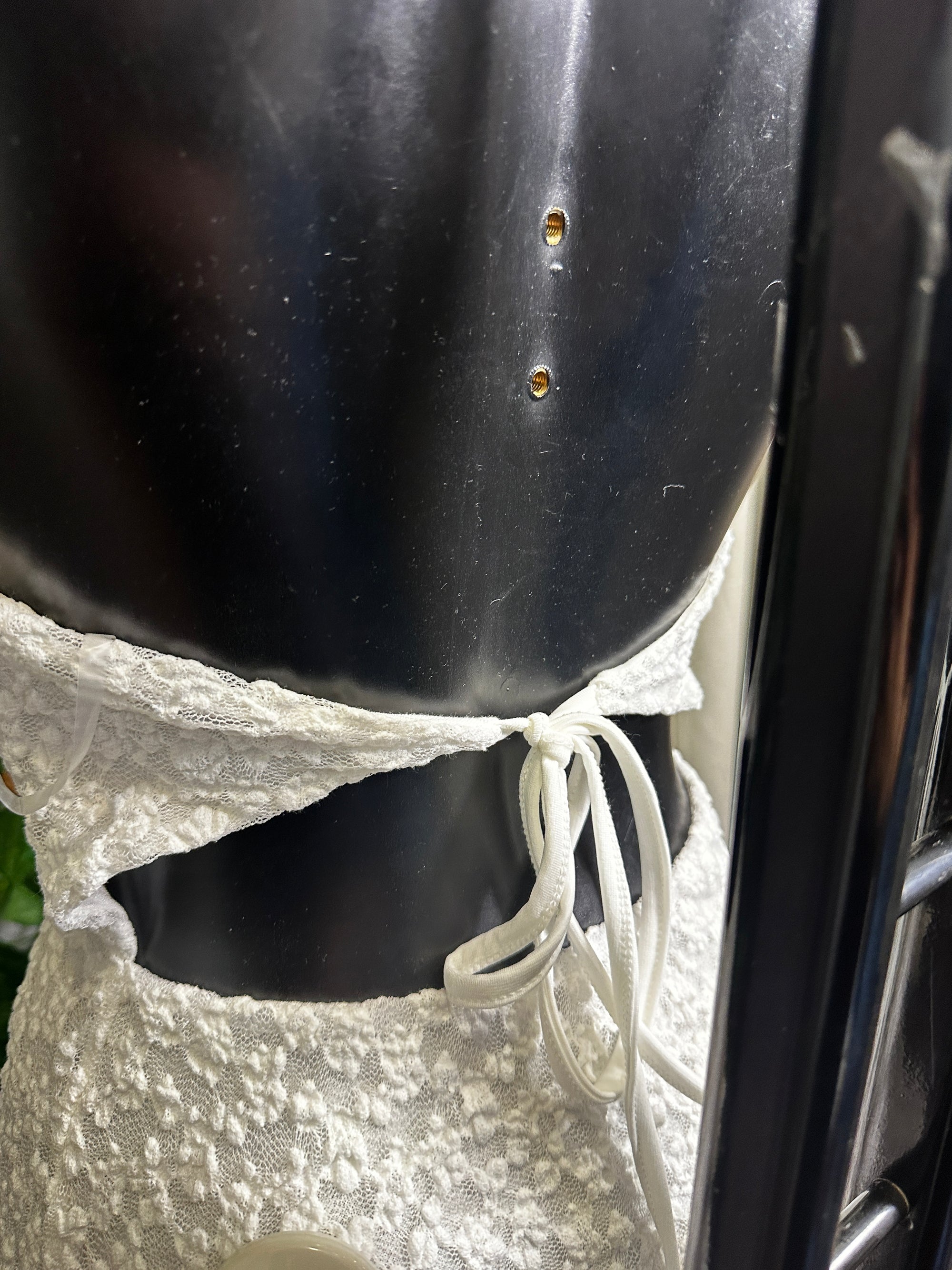 Modello crepe: vestito corto con le lacci sul collo e schiena | taglia unica