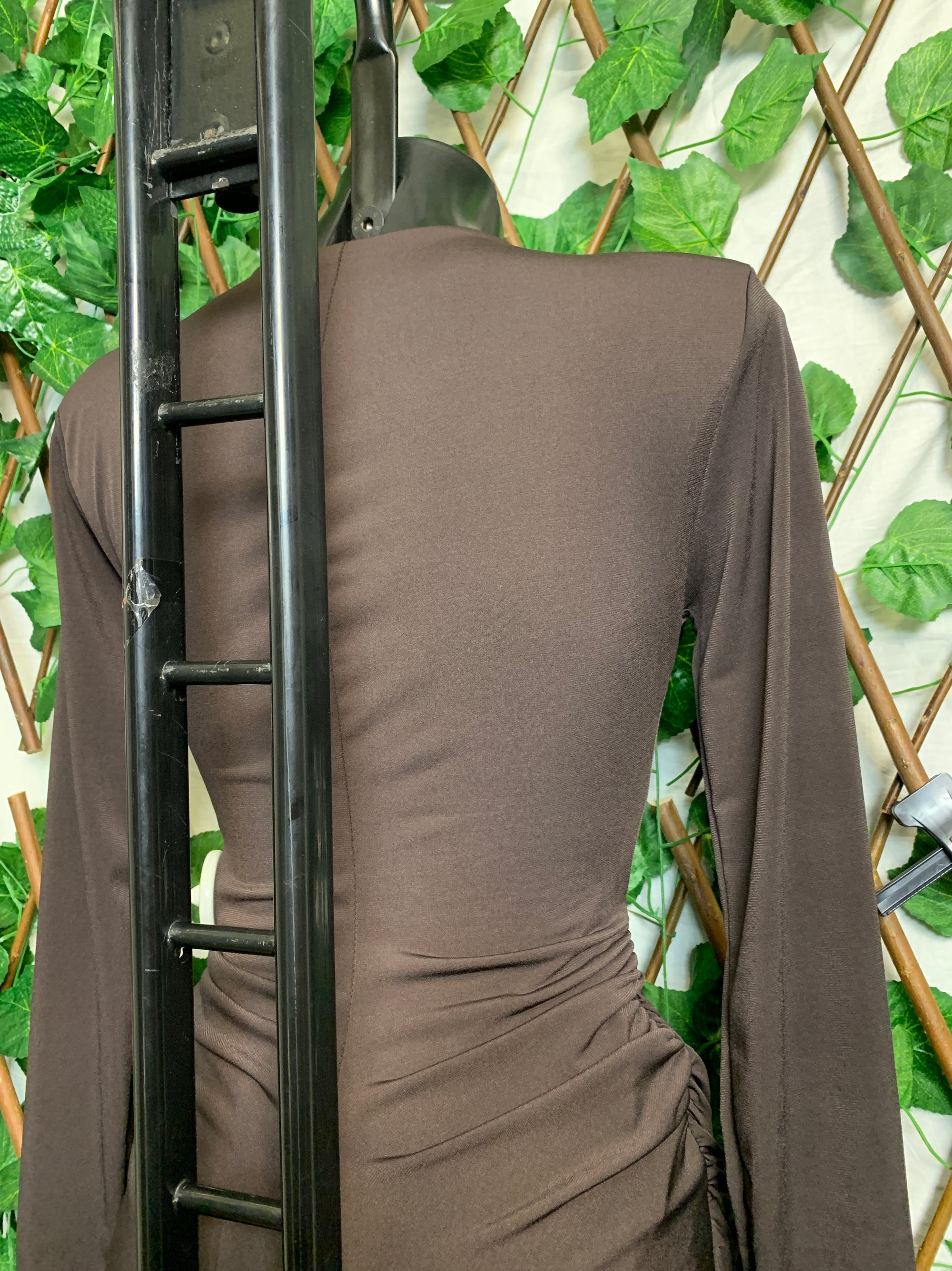 Vestito corto con dettaglio dorato