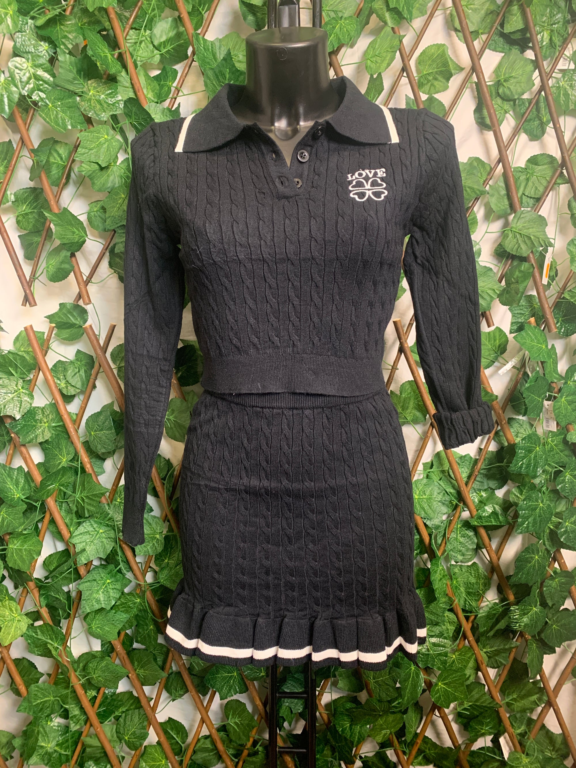 Long-sleeved suit and short skirt