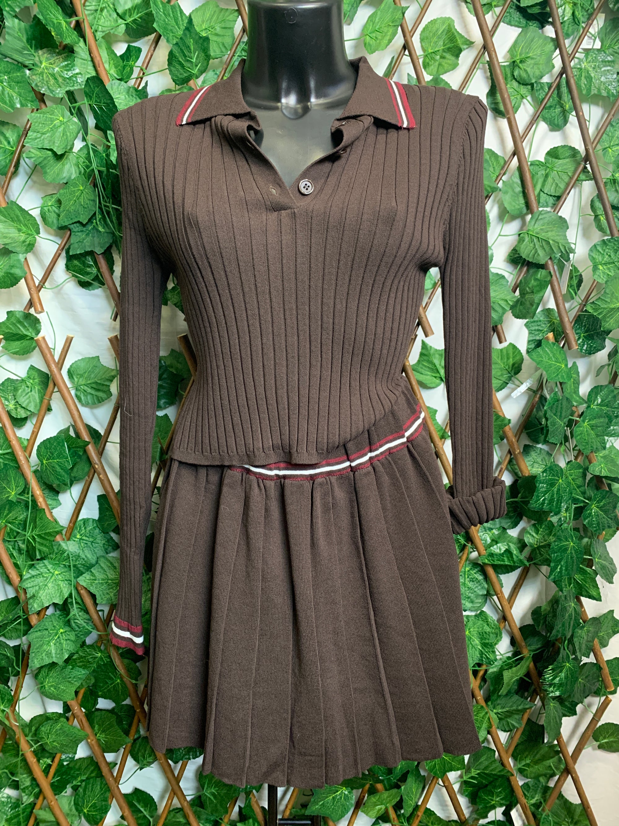 Long-sleeved suit and skirt