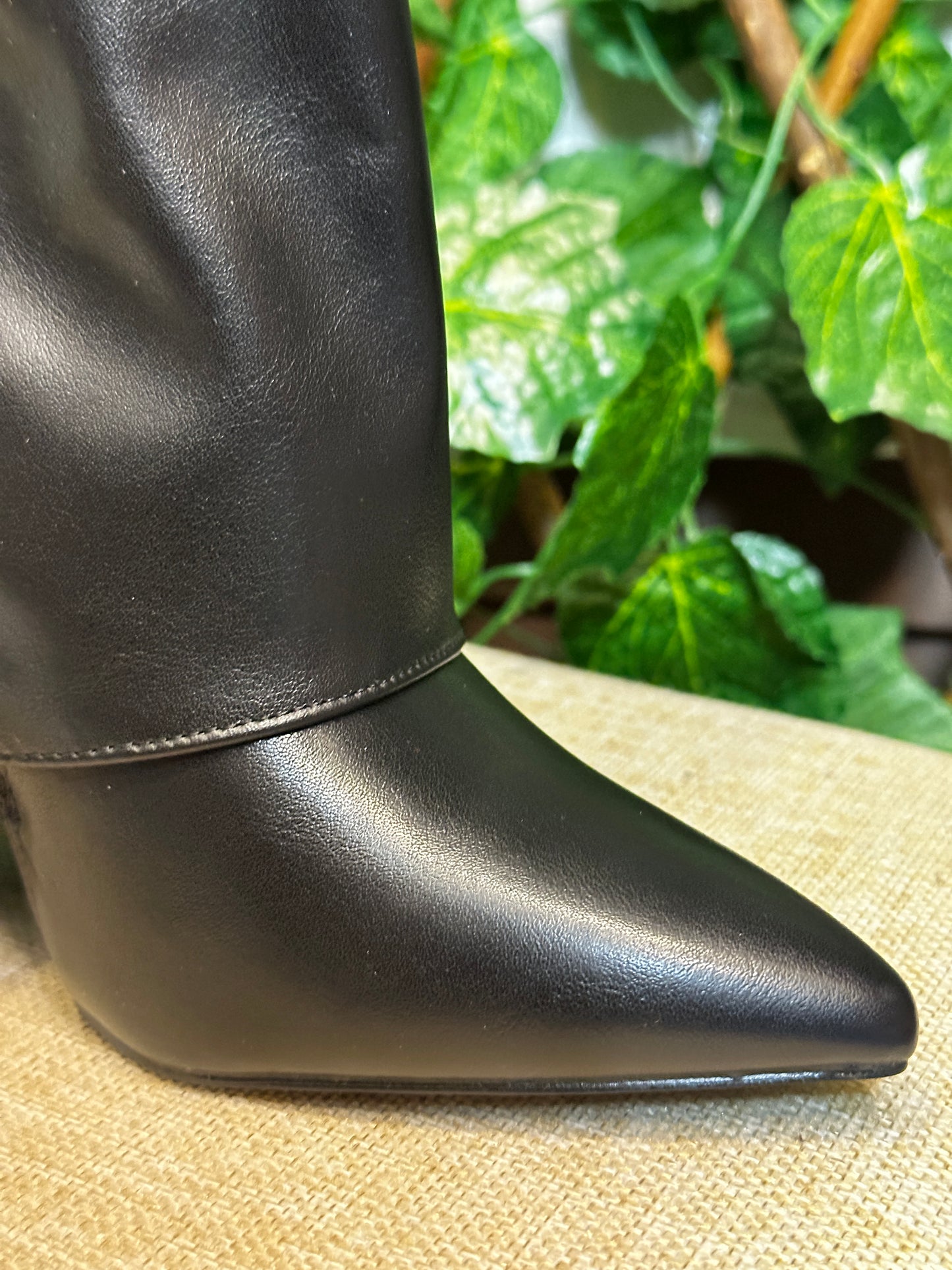 Stivale alto con lucchetto speciale (tacco 9.5cm)