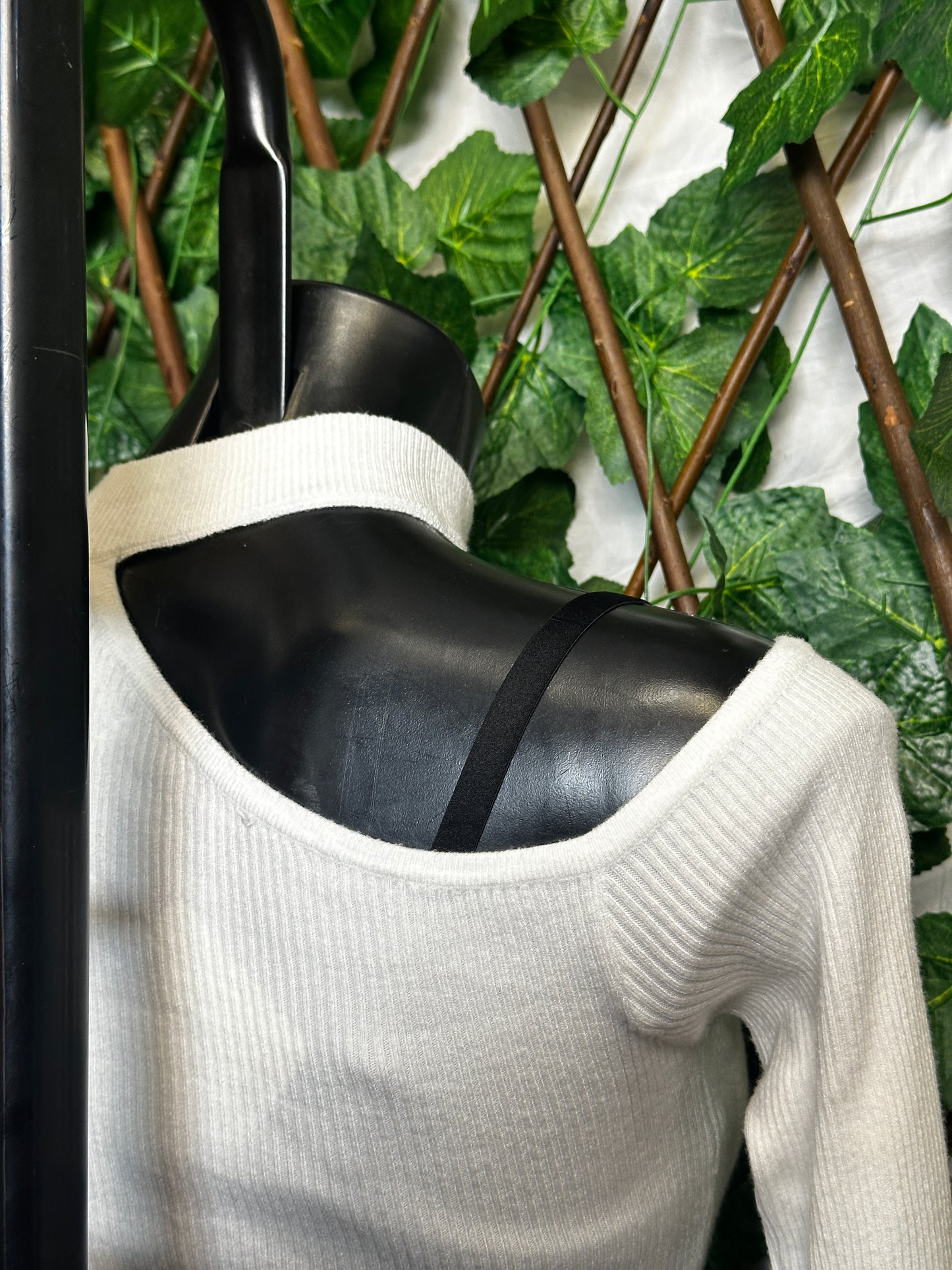 Maglia corta con con Cut-out e le maniche lunghe