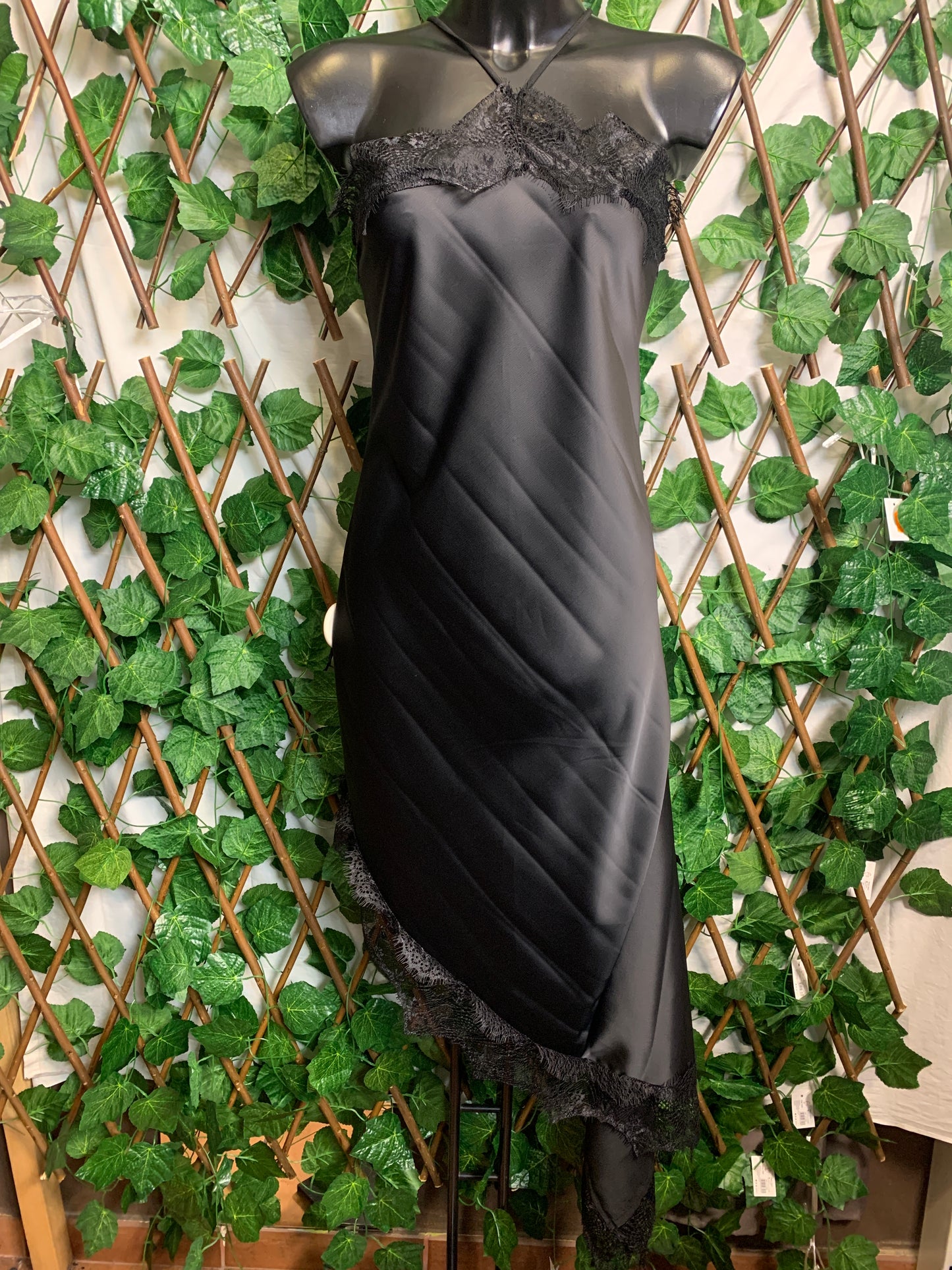 Vestito lungo asimmetrico con pizzo